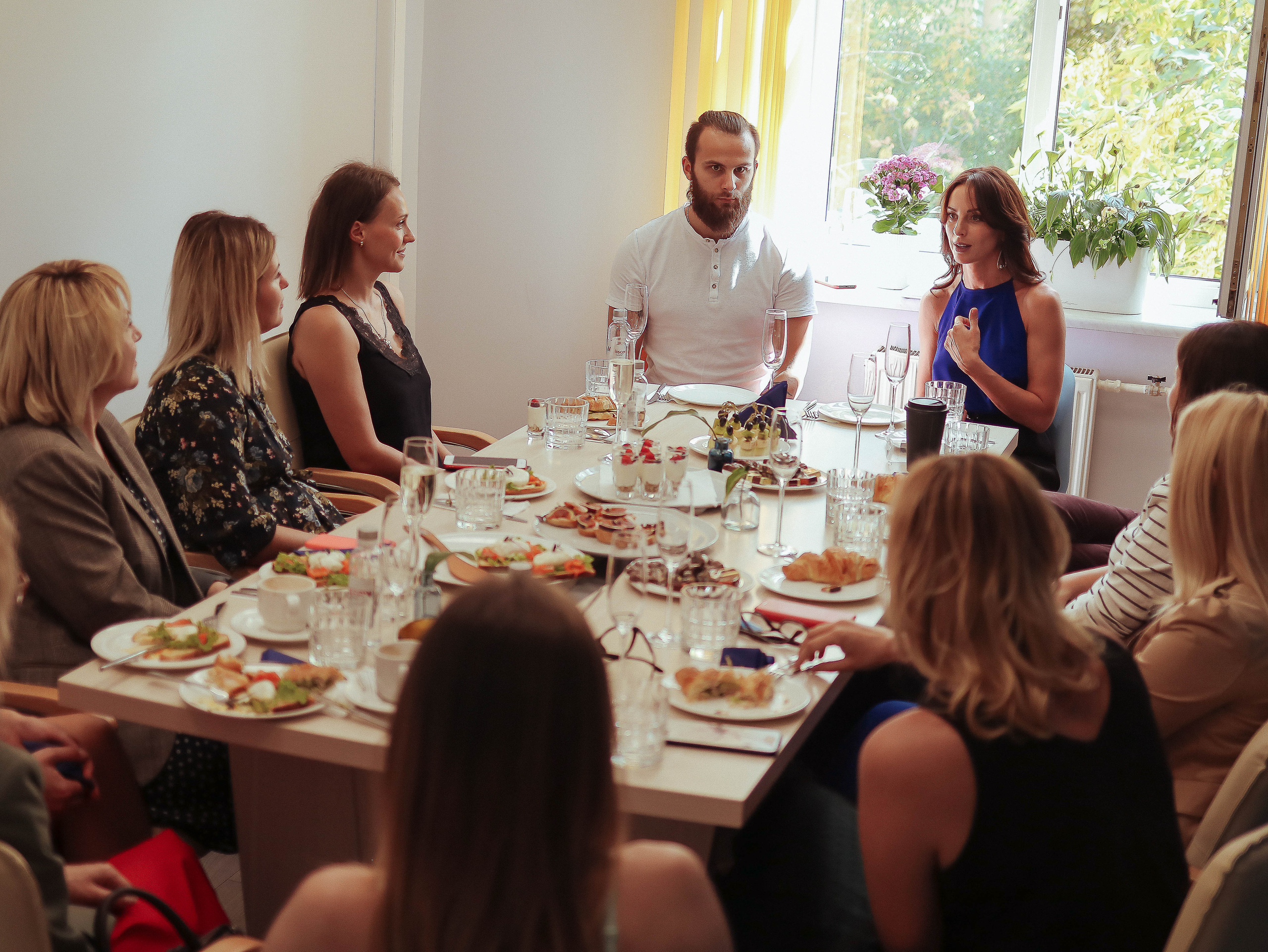 Бизнес-завтрак женского круба «Прожектор». Семейный фотограф в Москве