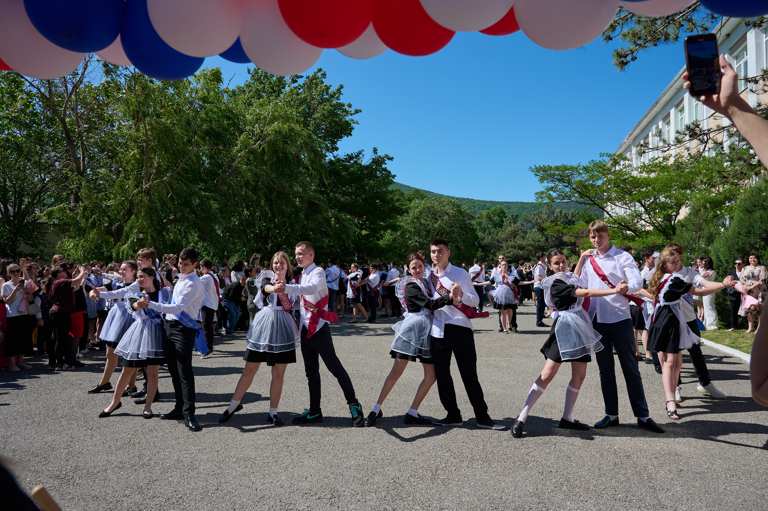 Последний звонок. Жизнь курорта Кабардинка в фотографиях