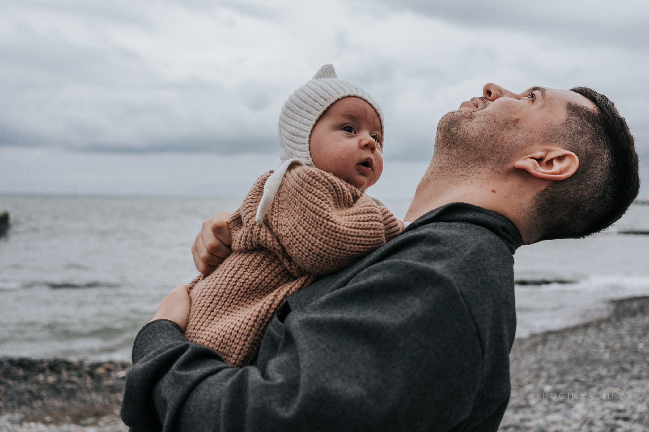 Семейная фотосессия прогулка на море. Фотограф на роды Москва. Фотограф новорожденных Москва