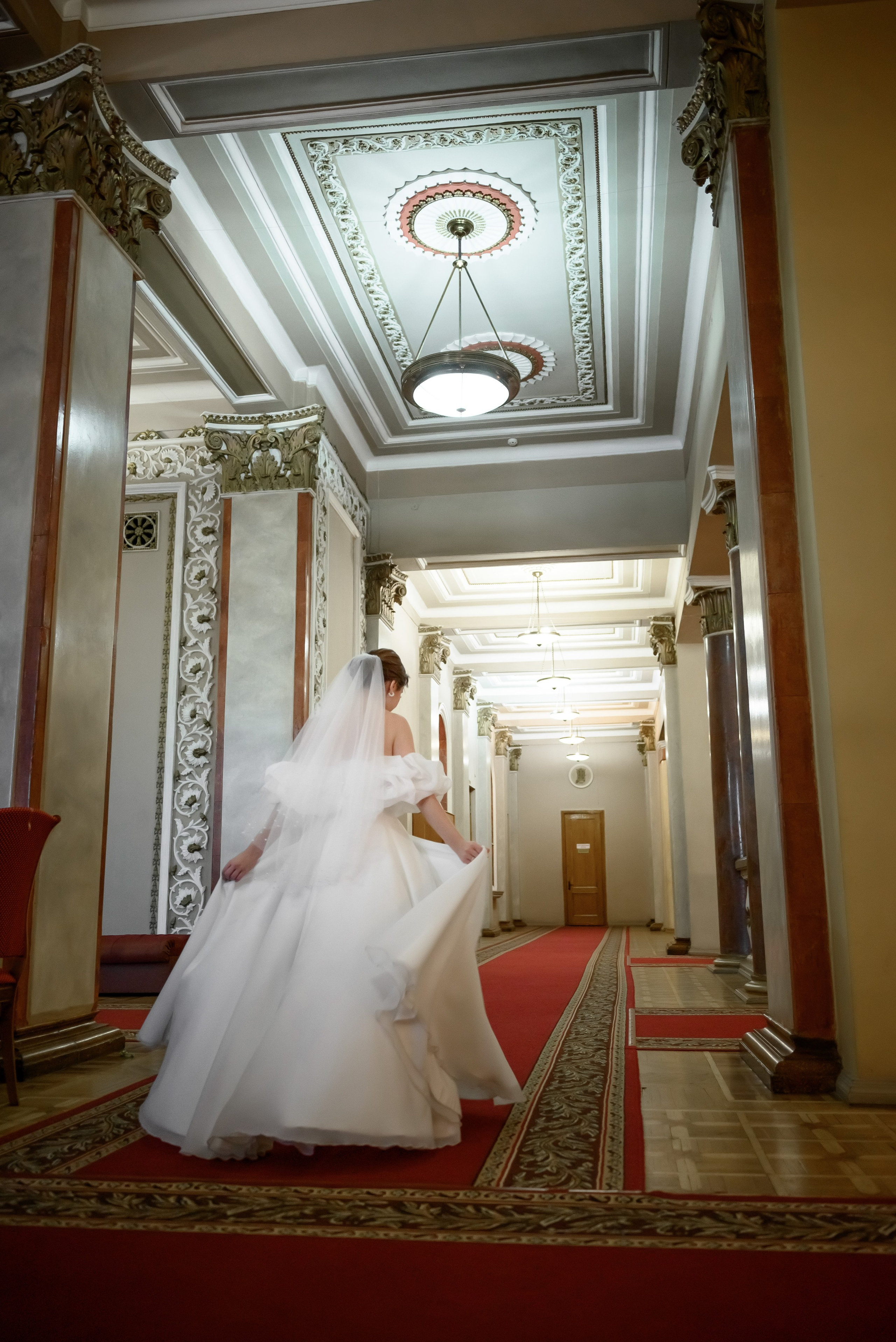 Прогулка в театре и по центру города. Юлия Басня семейный и свадебный фотограф в Донецке