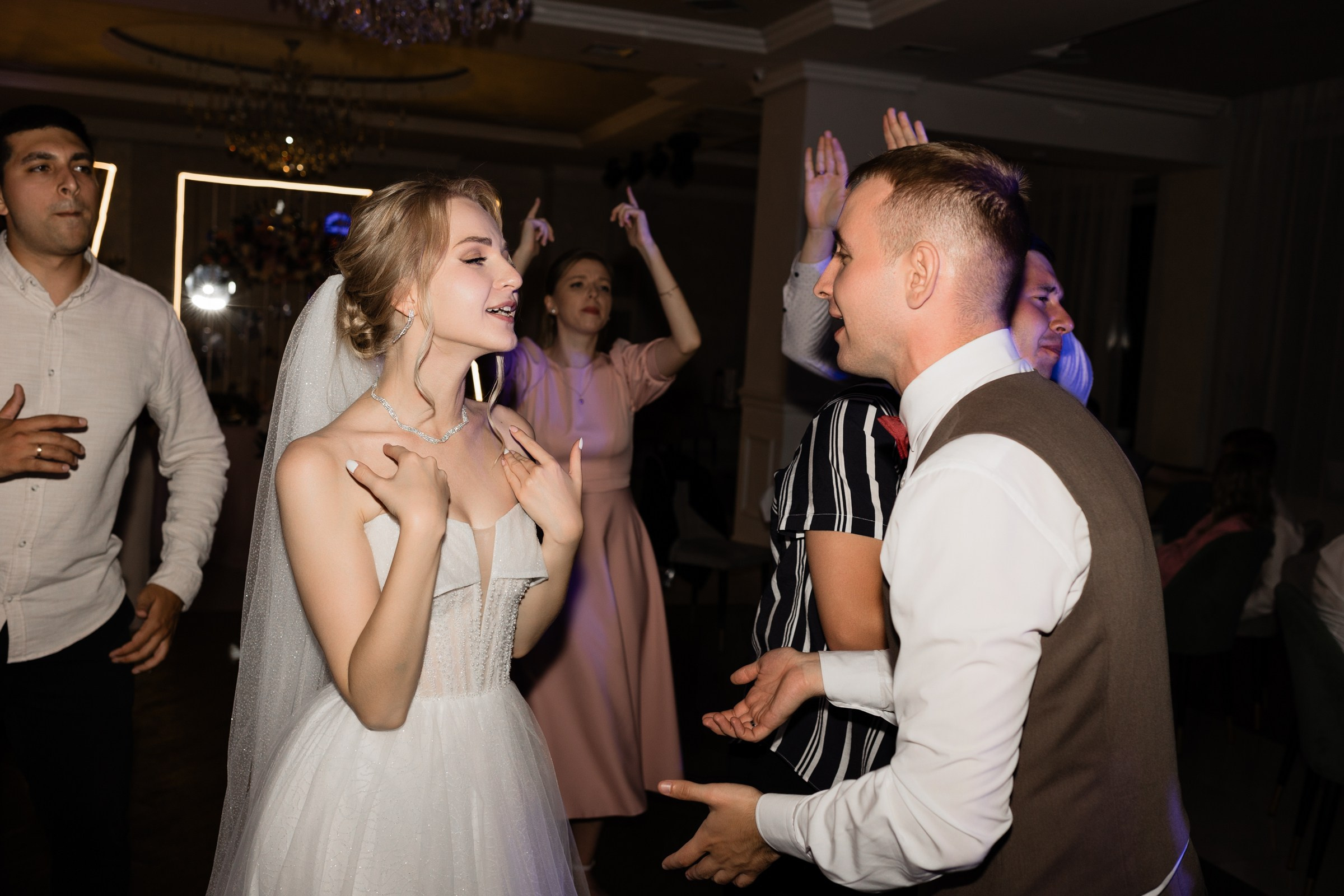 Свадебная фотосессия в театре. Свадебный фотограф в Воронеже Куколев Илья