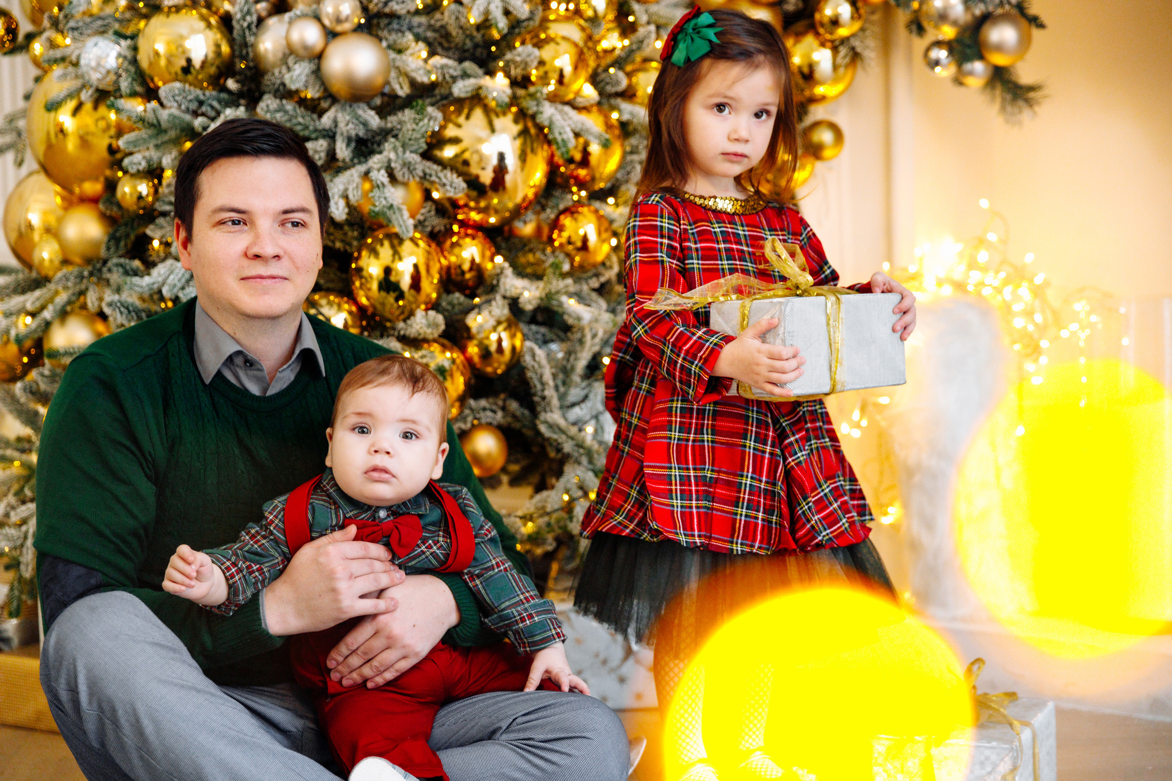 Новогодняя семейная фотосессия в студии Famous Сезар
