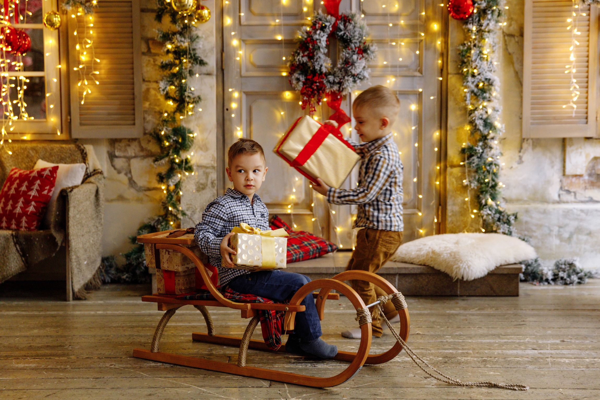 Новогодняя семейная фотосессия в студии Famous Глобус