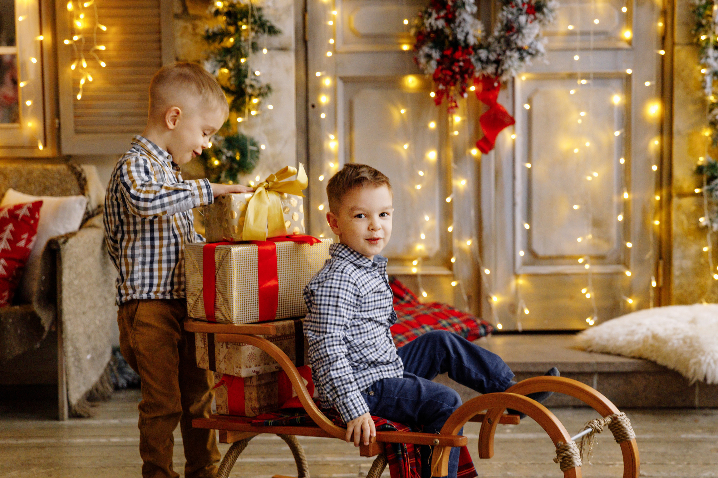 Новогодняя семейная фотосессия в студии Famous Глобус