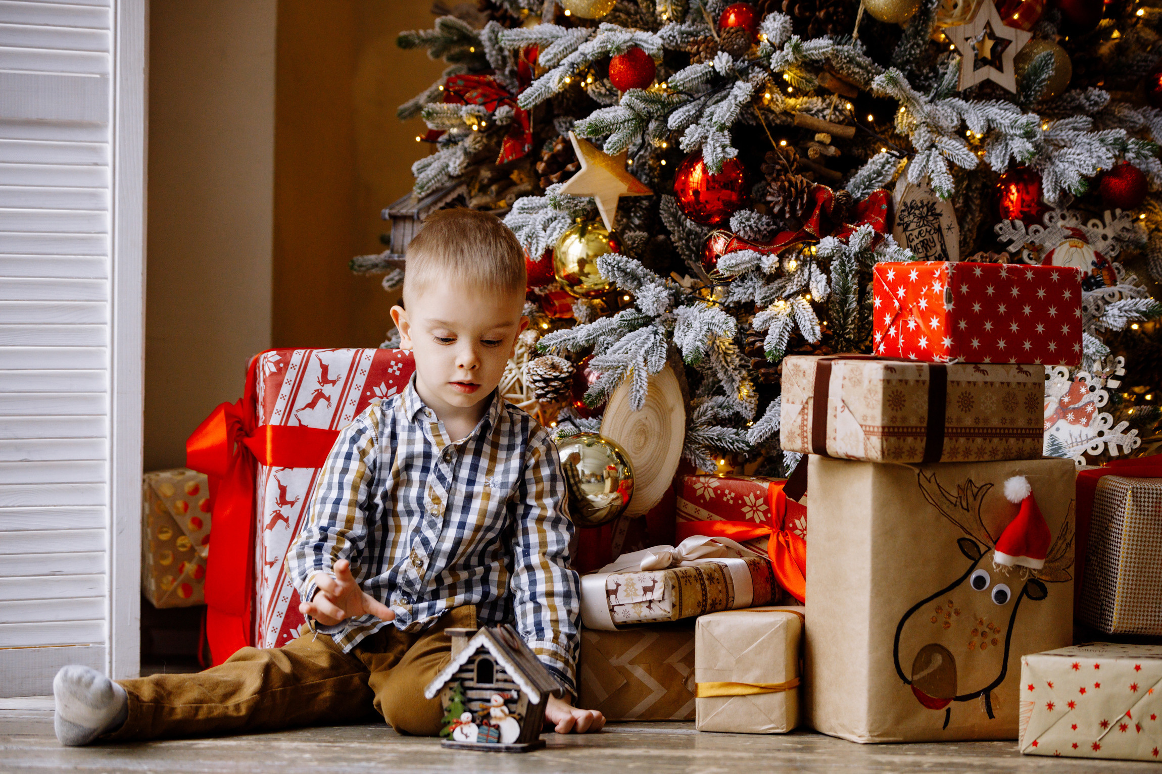 Новогодняя семейная фотосессия в студии Famous Глобус