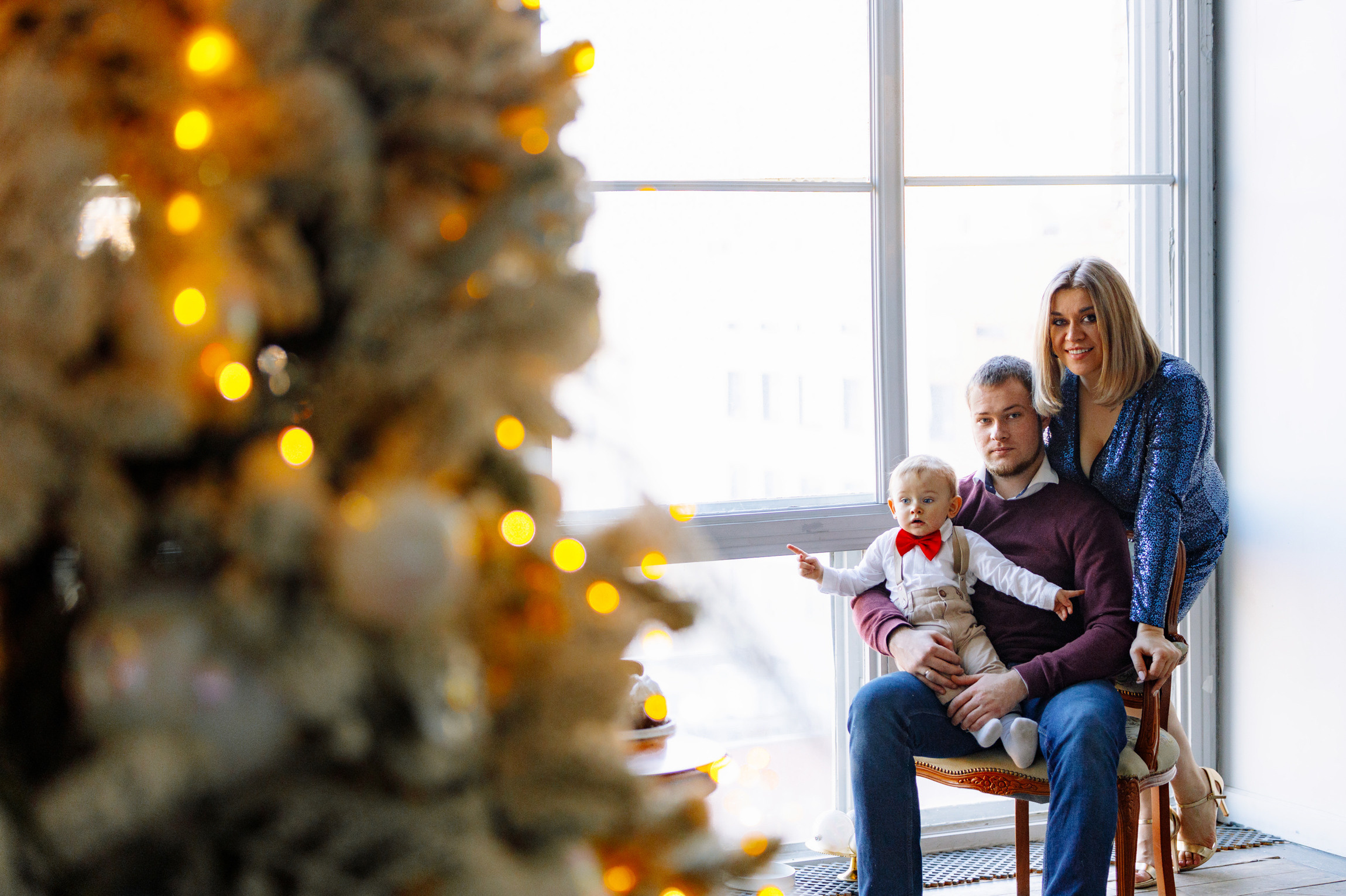 Новогодняя семейная фотосессия в студии NAKED SKY