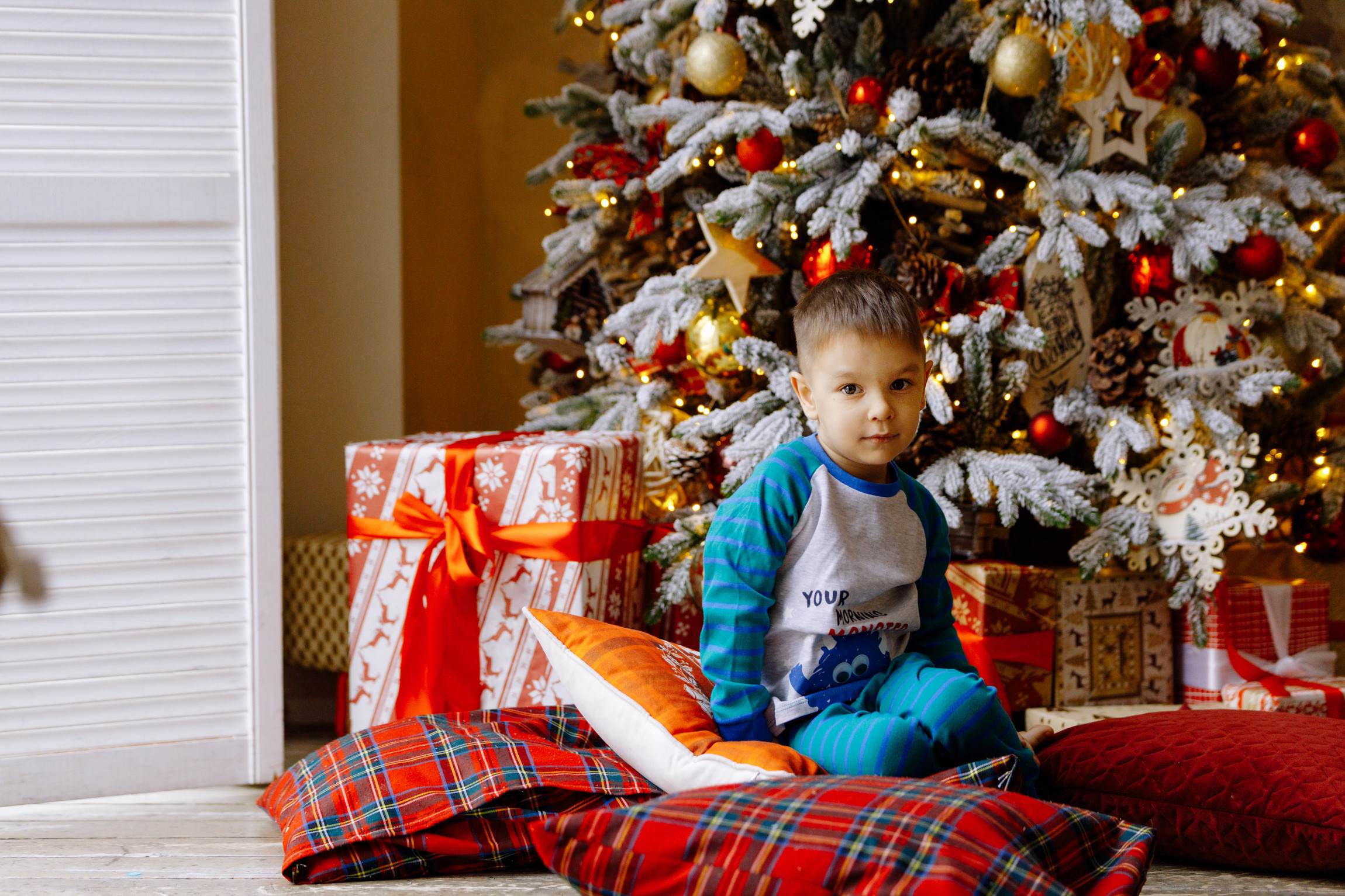 Новогодняя семейная фотосессия в студии Famous Глобус