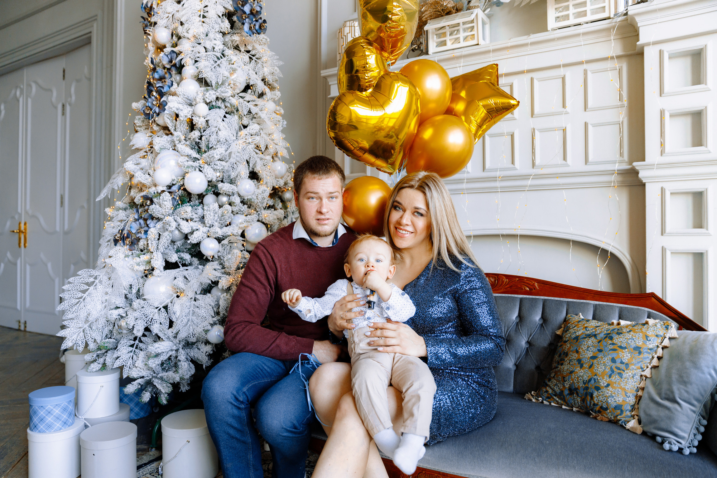 Новогодняя семейная фотосессия в студии NAKED SKY