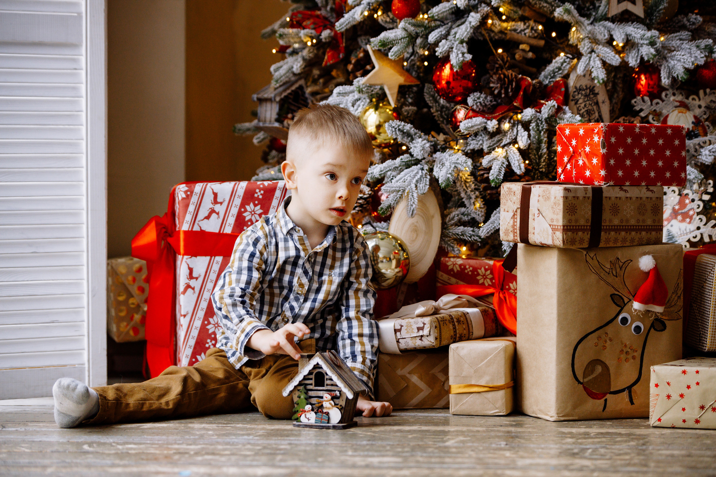 Новогодняя семейная фотосессия в студии Famous Глобус