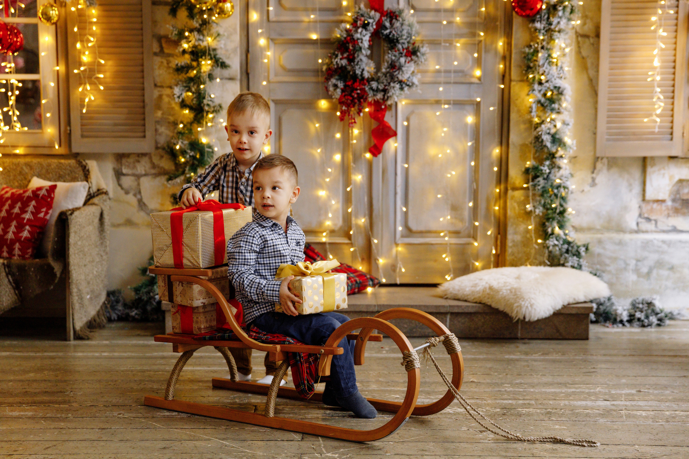 Новогодняя семейная фотосессия в студии Famous Глобус