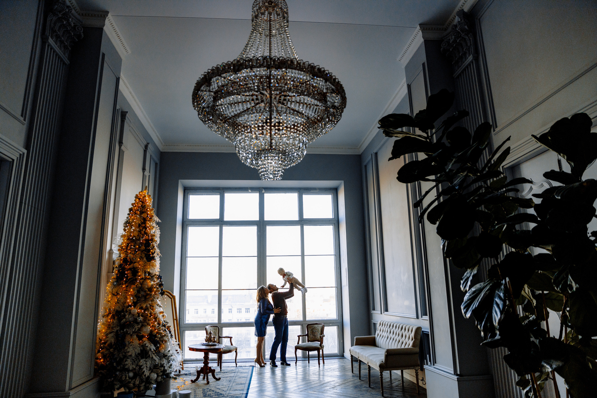 Новогодняя семейная фотосессия в студии NAKED SKY