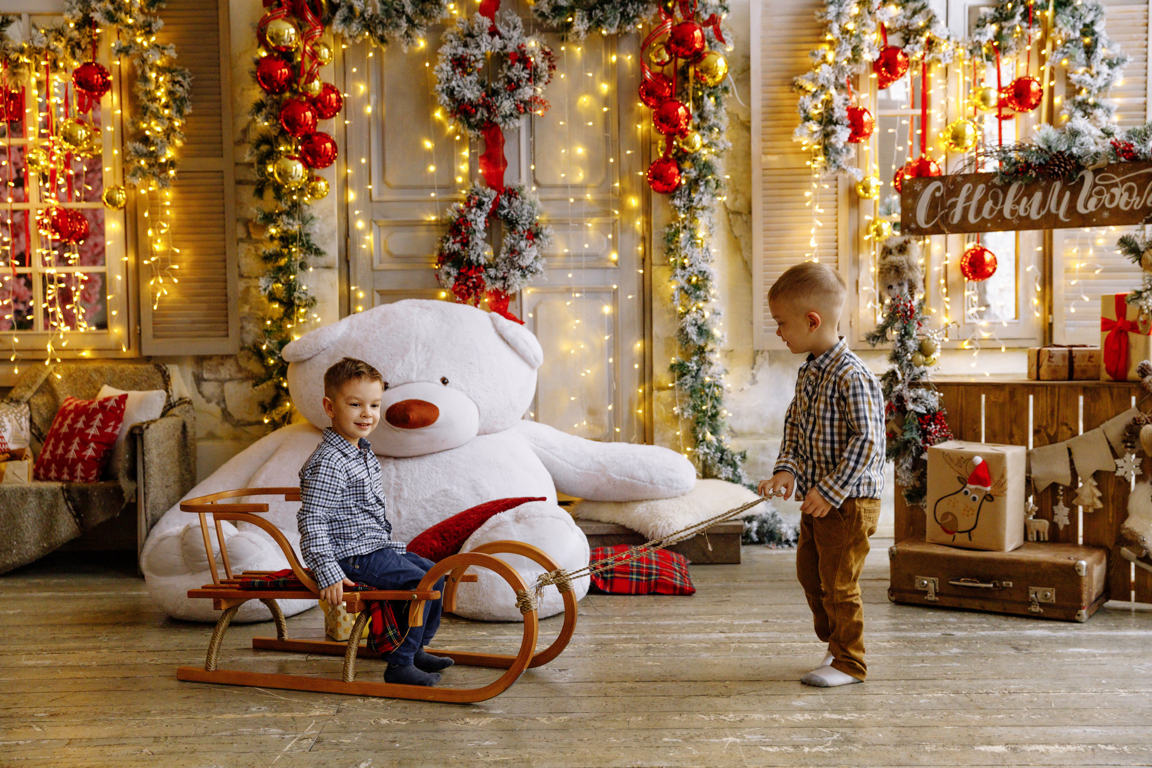 Новогодняя семейная фотосессия в студии Famous Глобус