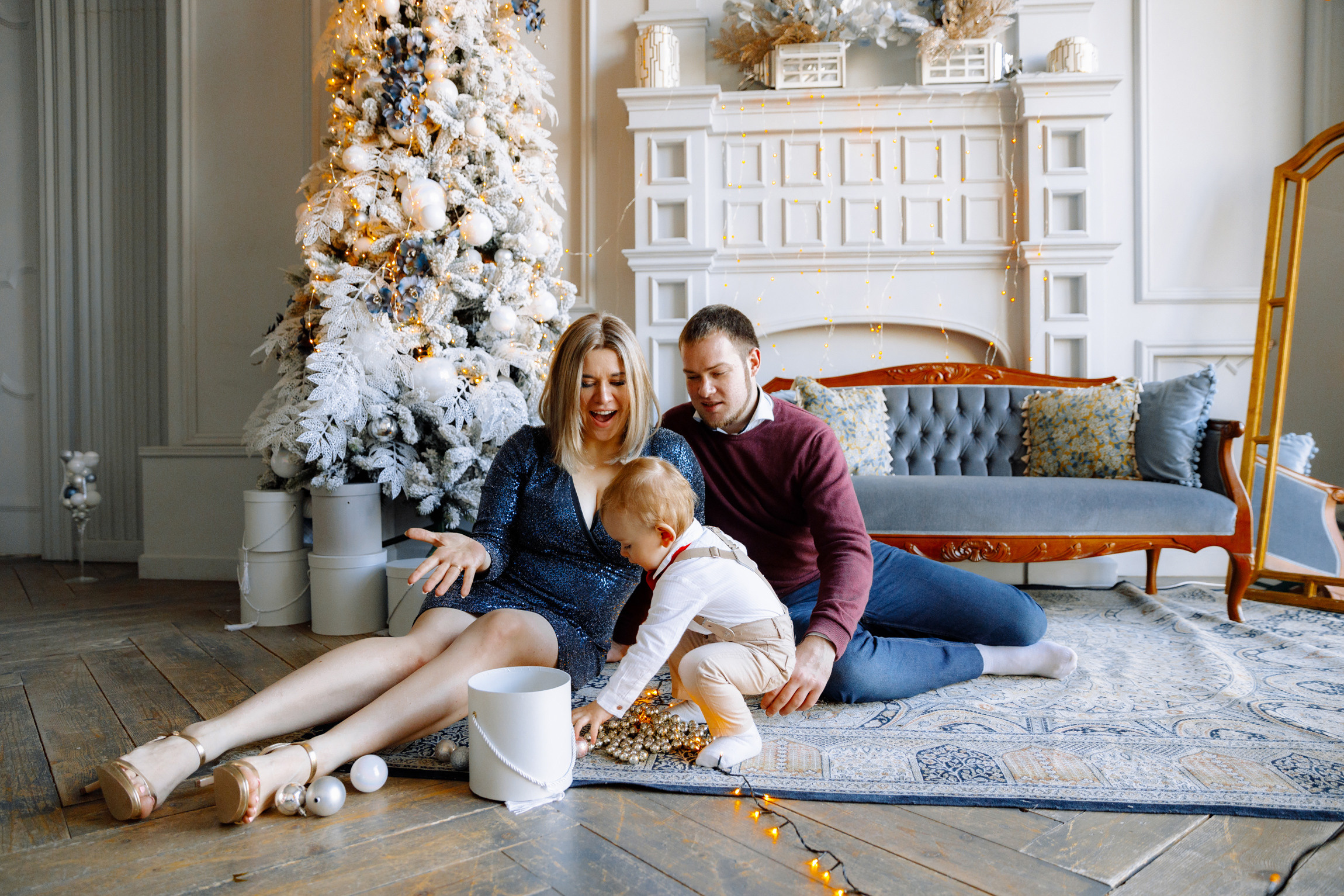 Новогодняя семейная фотосессия в студии NAKED SKY