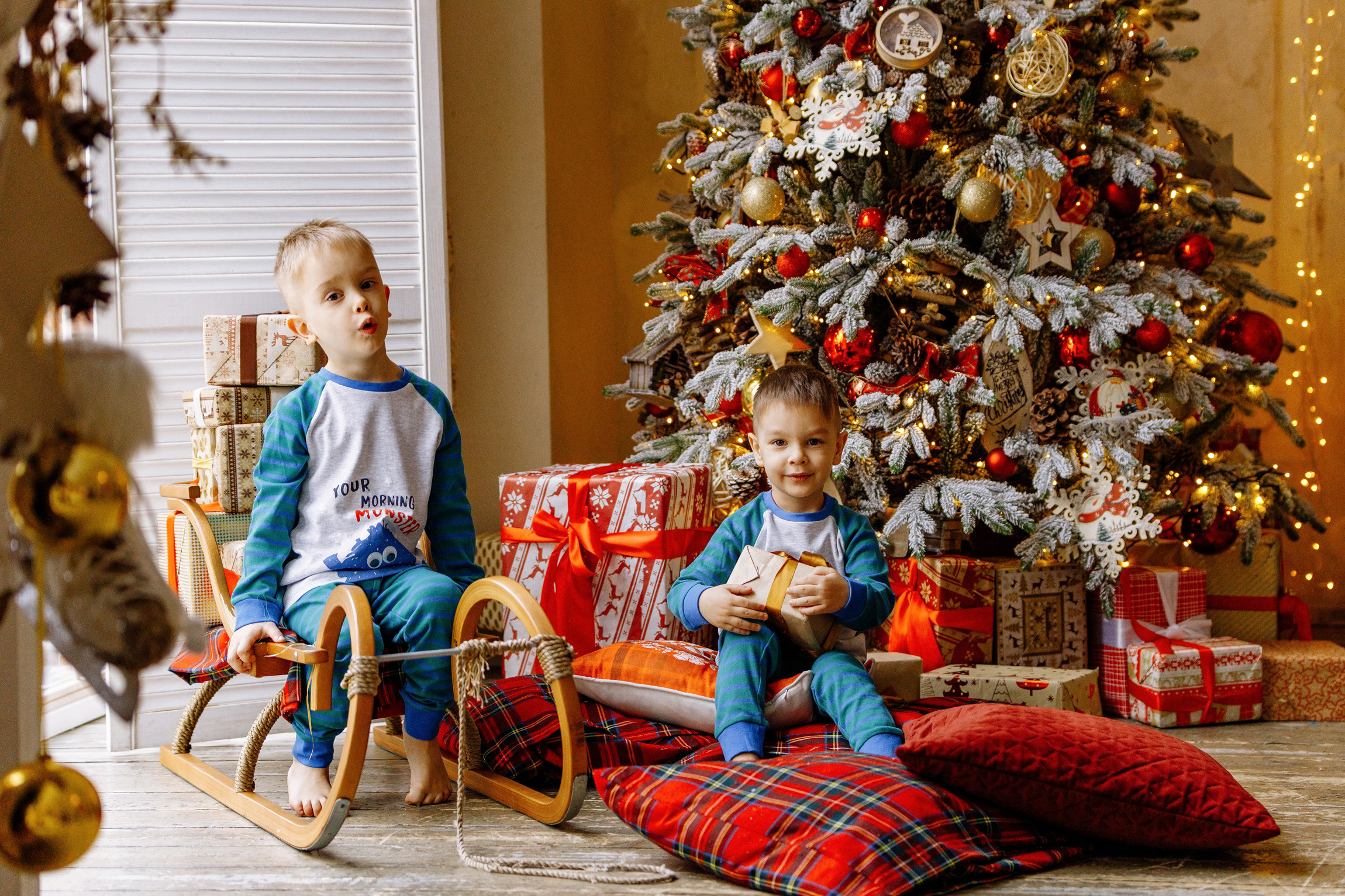 Новогодняя семейная фотосессия в студии Famous Глобус