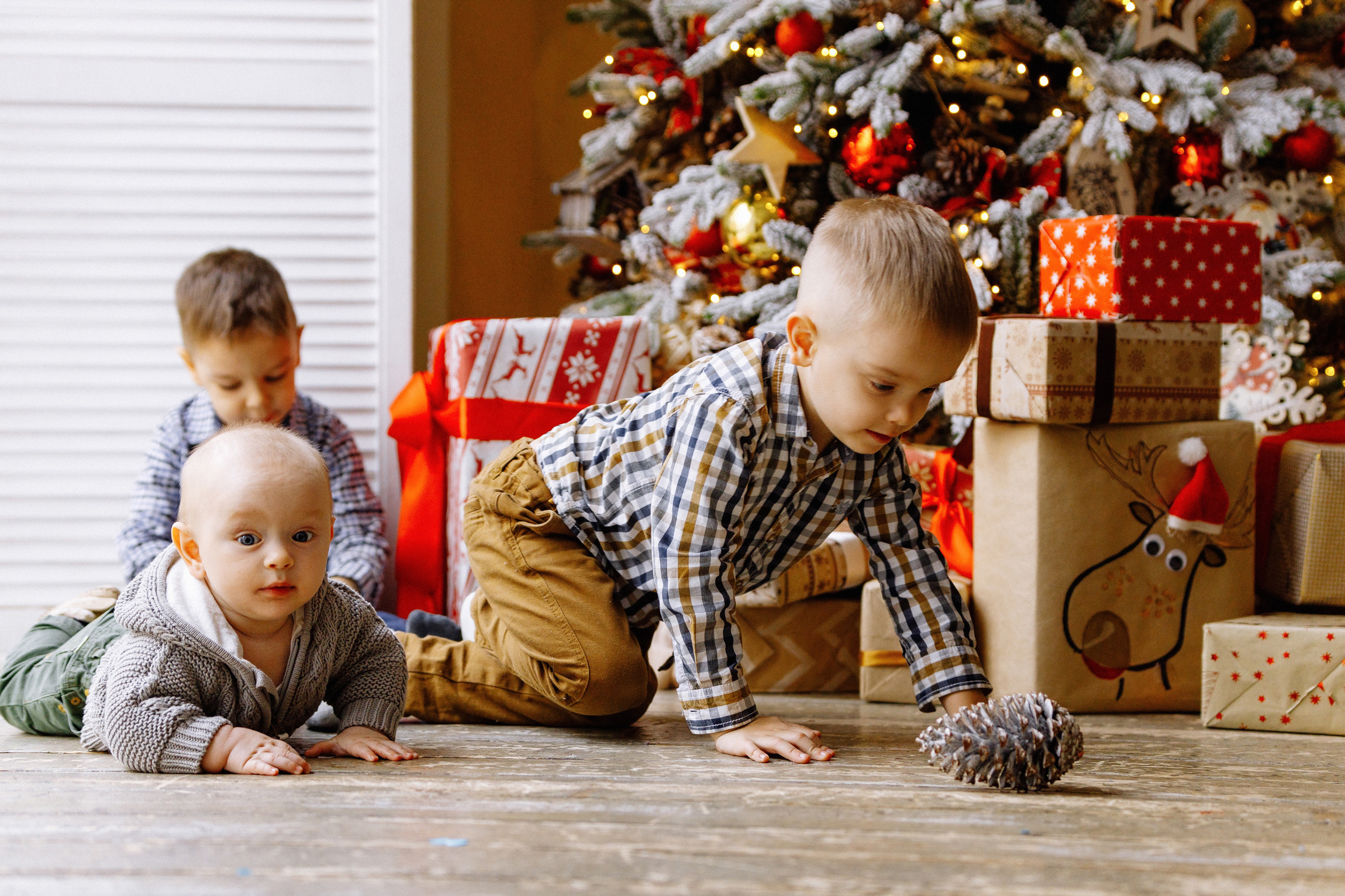 Новогодняя семейная фотосессия в студии Famous Глобус