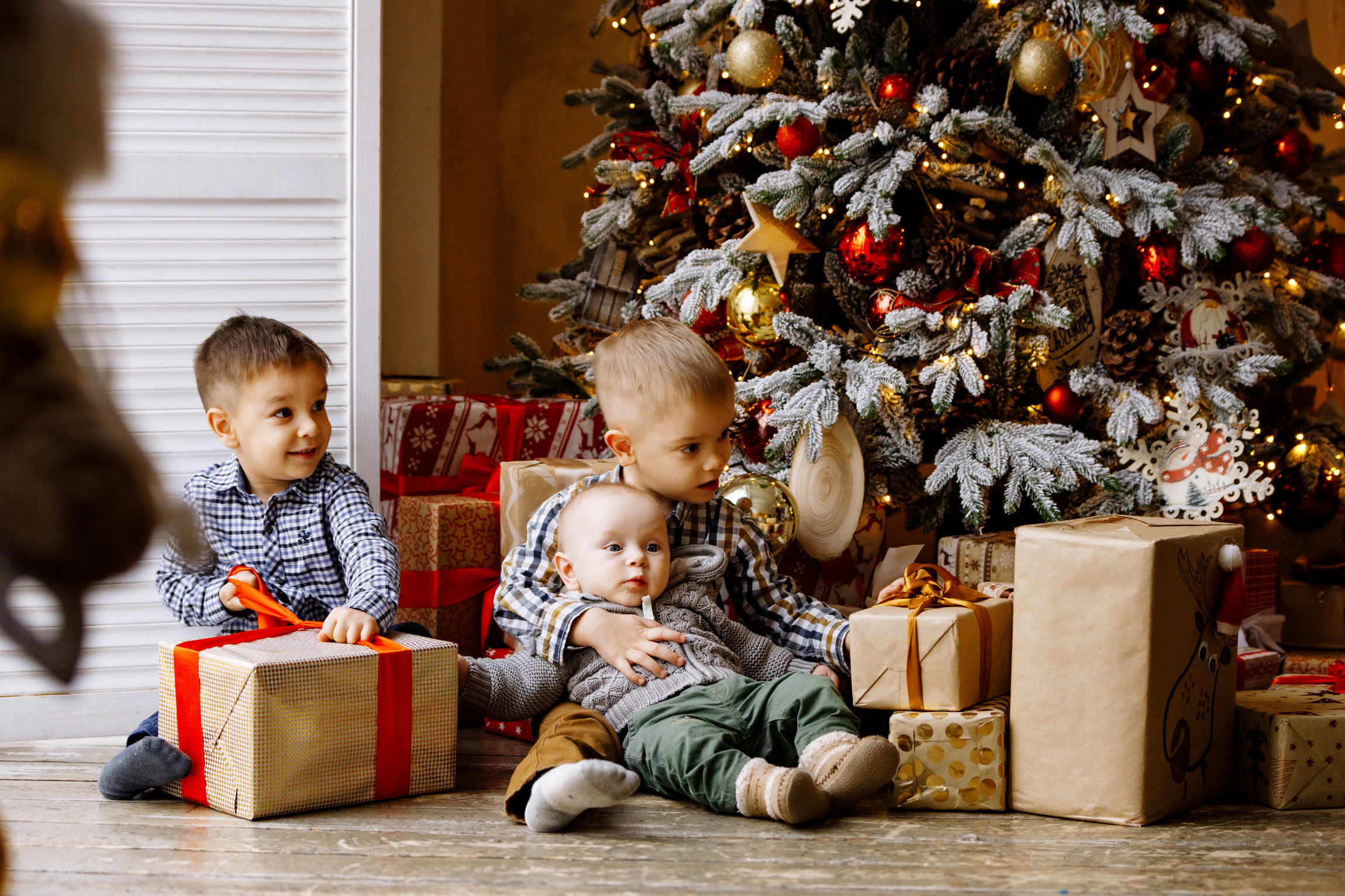 Новогодняя семейная фотосессия в студии Famous Глобус