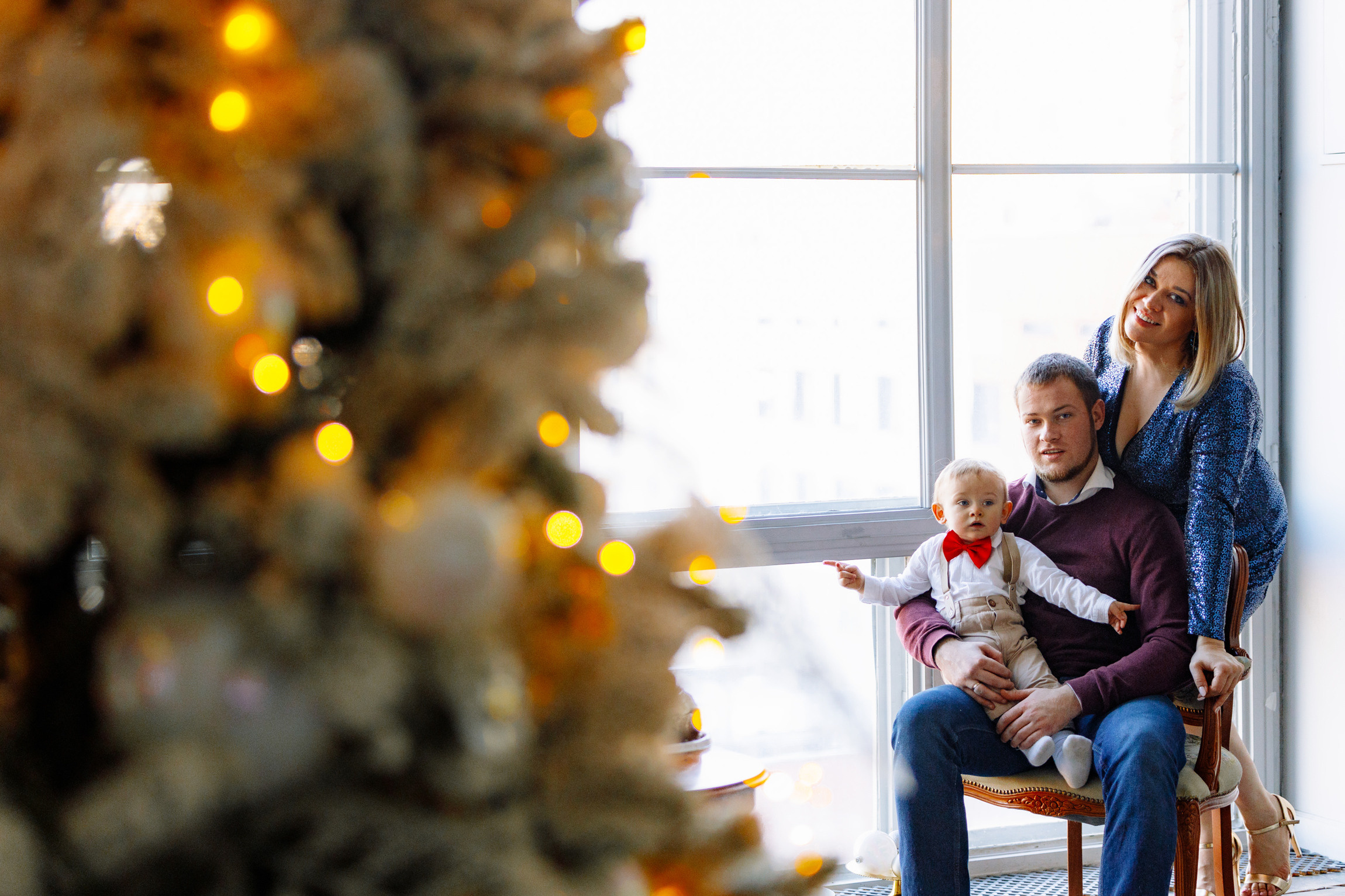 Новогодняя семейная фотосессия в студии NAKED SKY