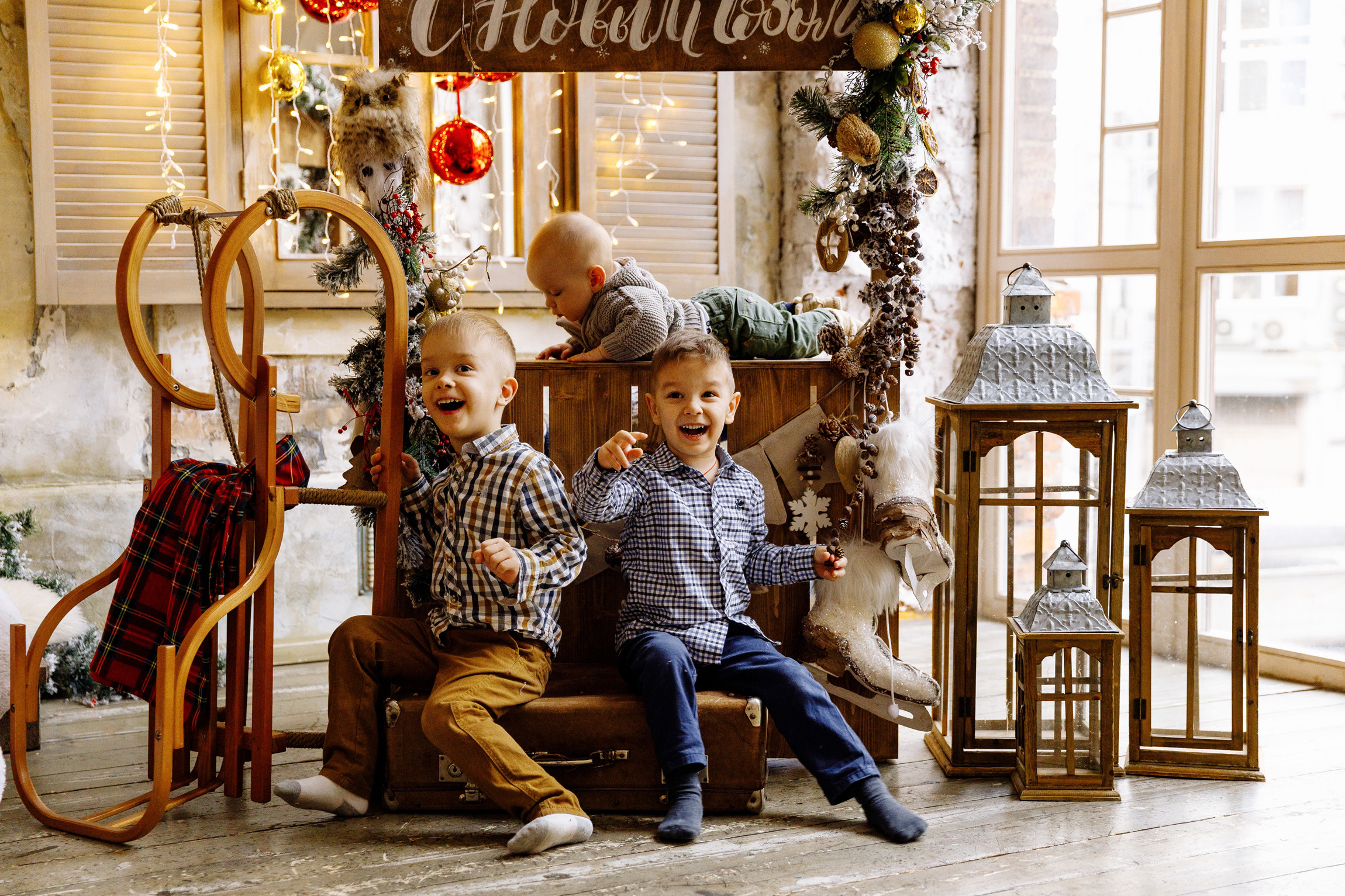 Новогодняя семейная фотосессия в студии Famous Глобус