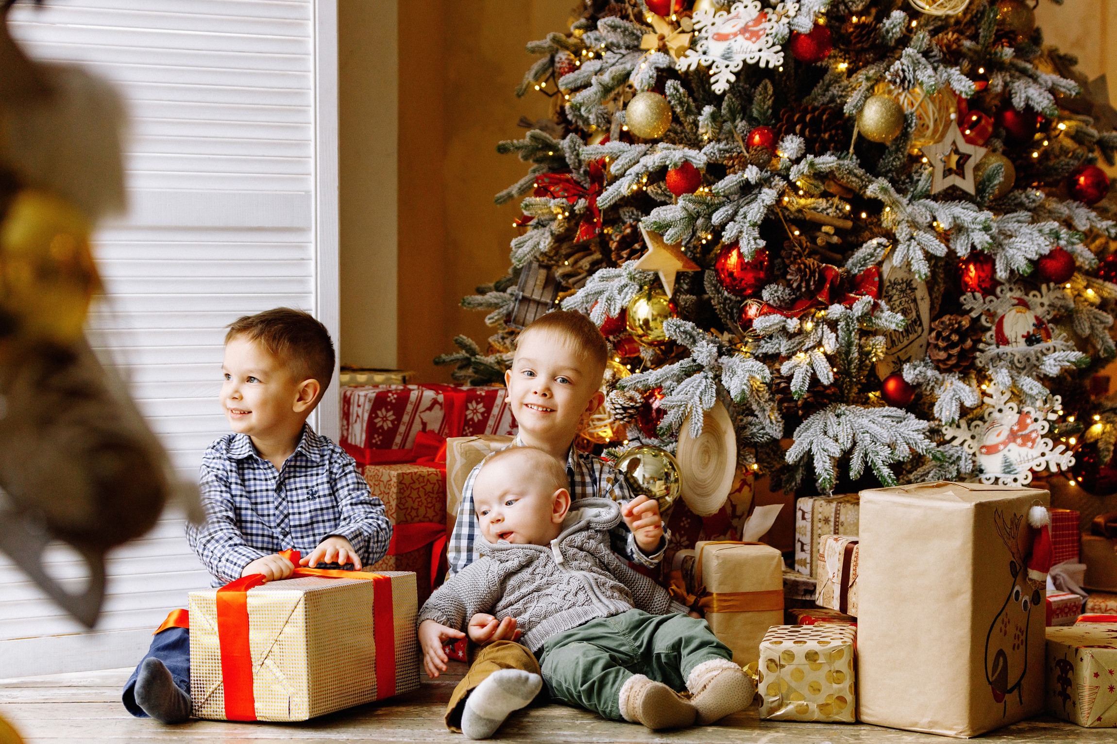 Новогодняя семейная фотосессия в студии Famous Глобус