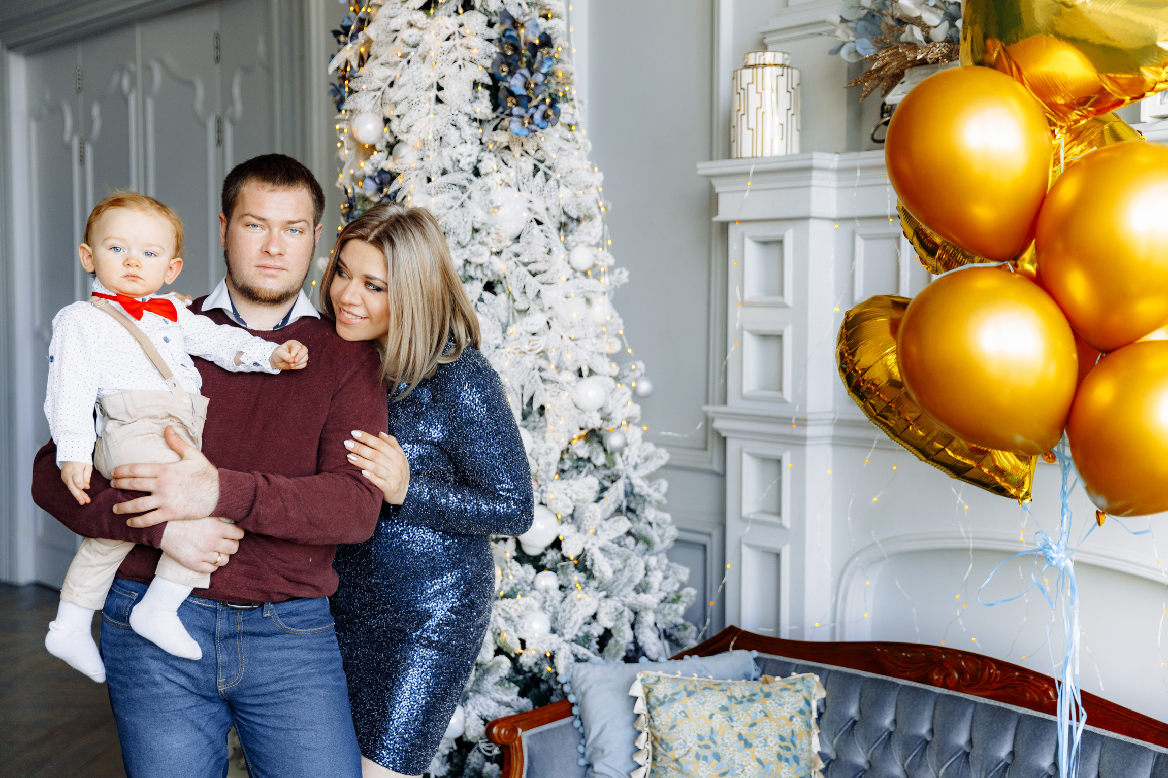 Новогодняя семейная фотосессия в студии NAKED SKY