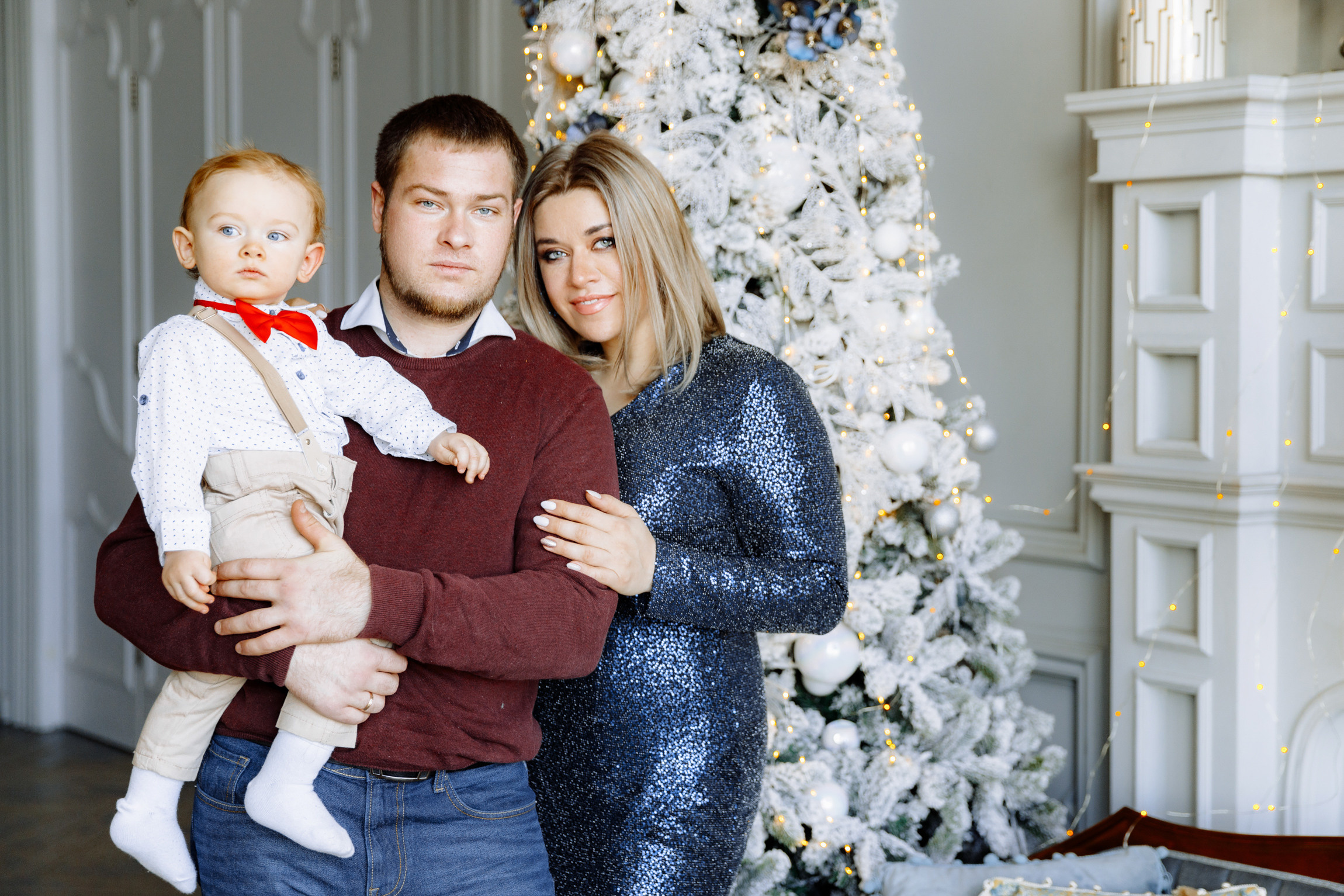 Новогодняя семейная фотосессия в студии NAKED SKY