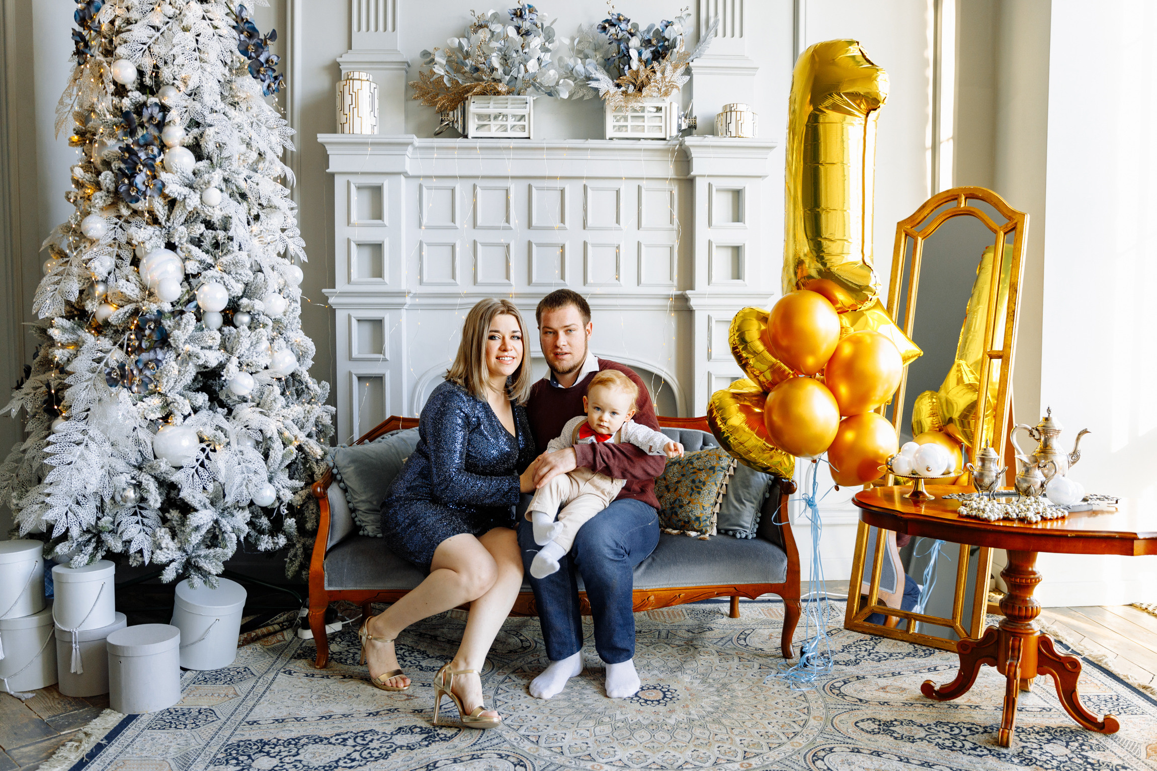 Новогодняя семейная фотосессия в студии NAKED SKY