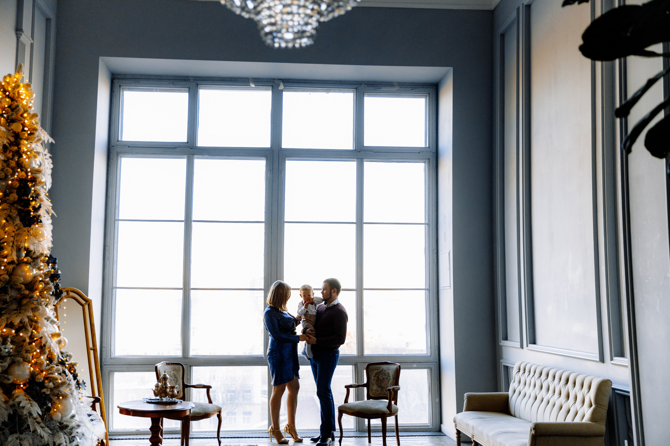 Новогодняя семейная фотосессия в студии NAKED SKY