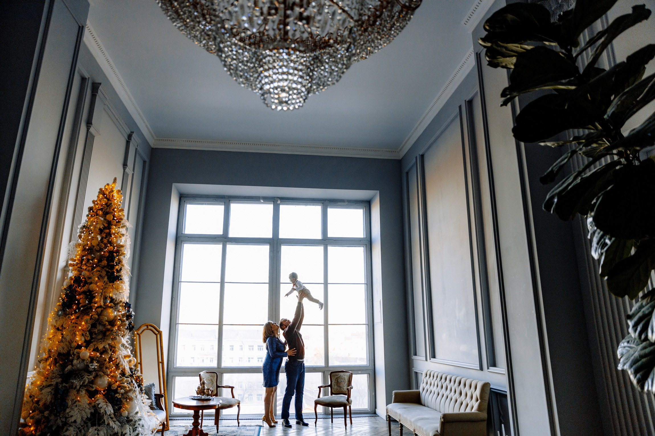 Новогодняя семейная фотосессия в студии NAKED SKY