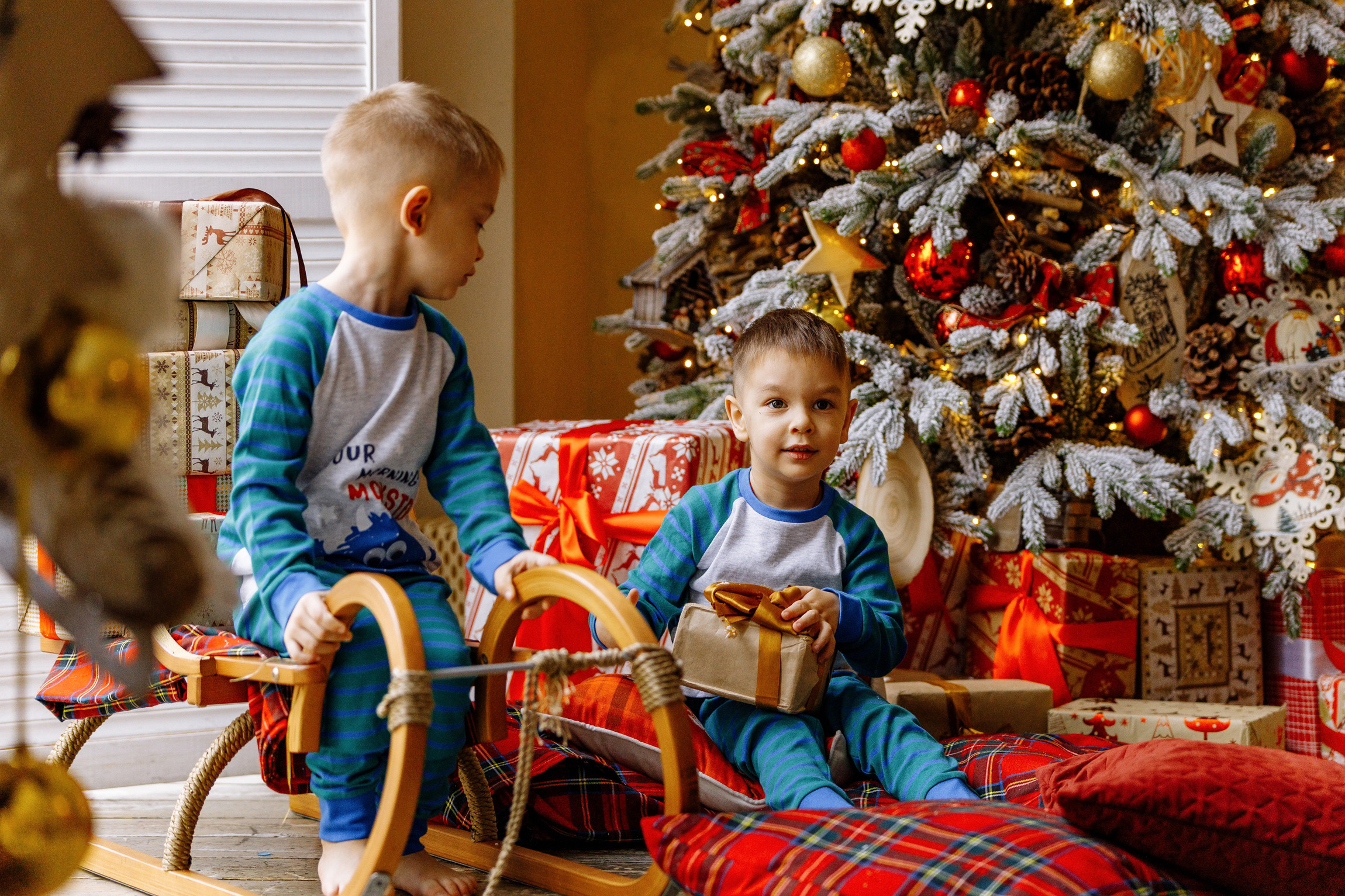 Новогодняя семейная фотосессия в студии Famous Глобус