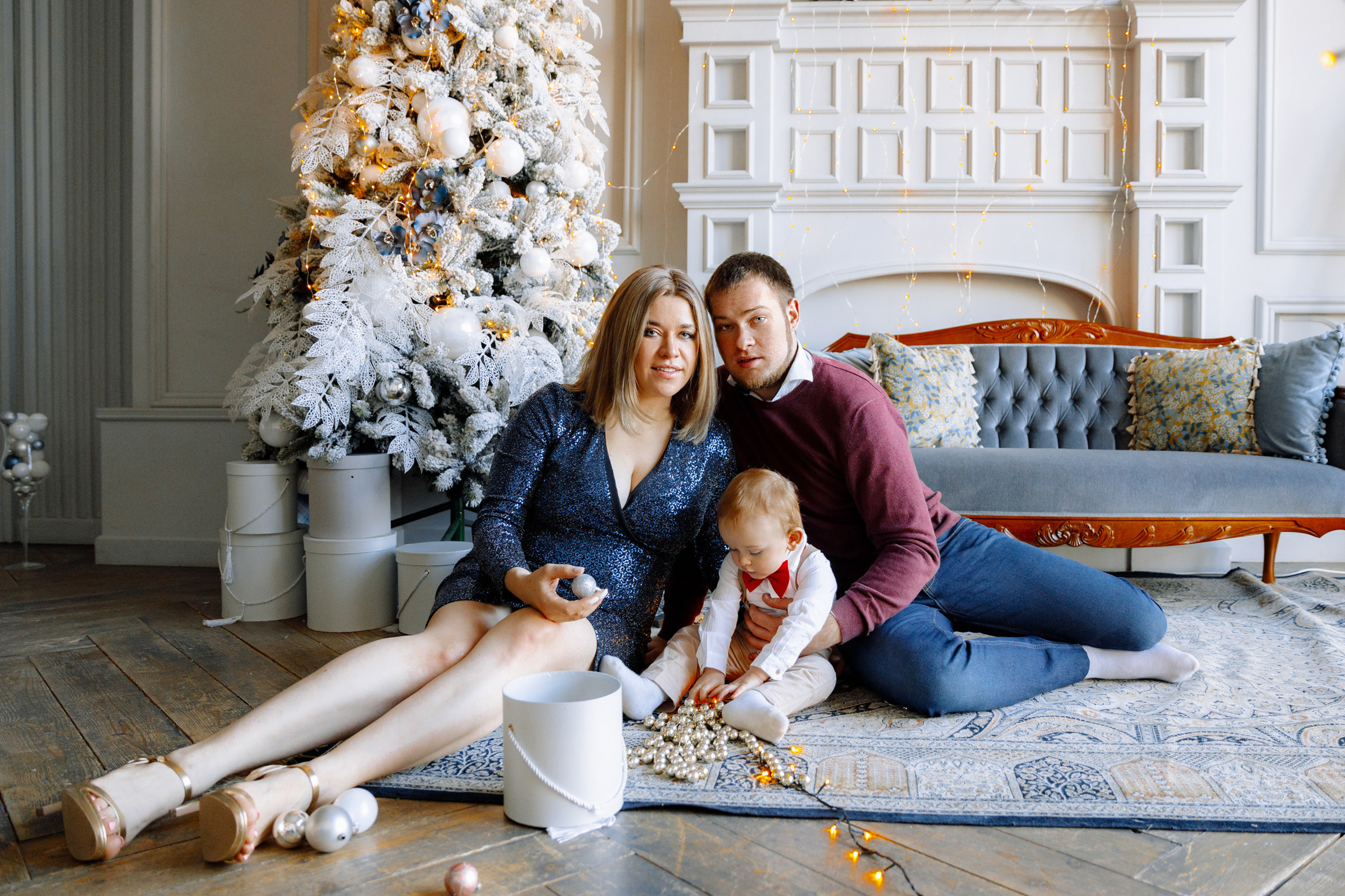 Новогодняя семейная фотосессия в студии NAKED SKY