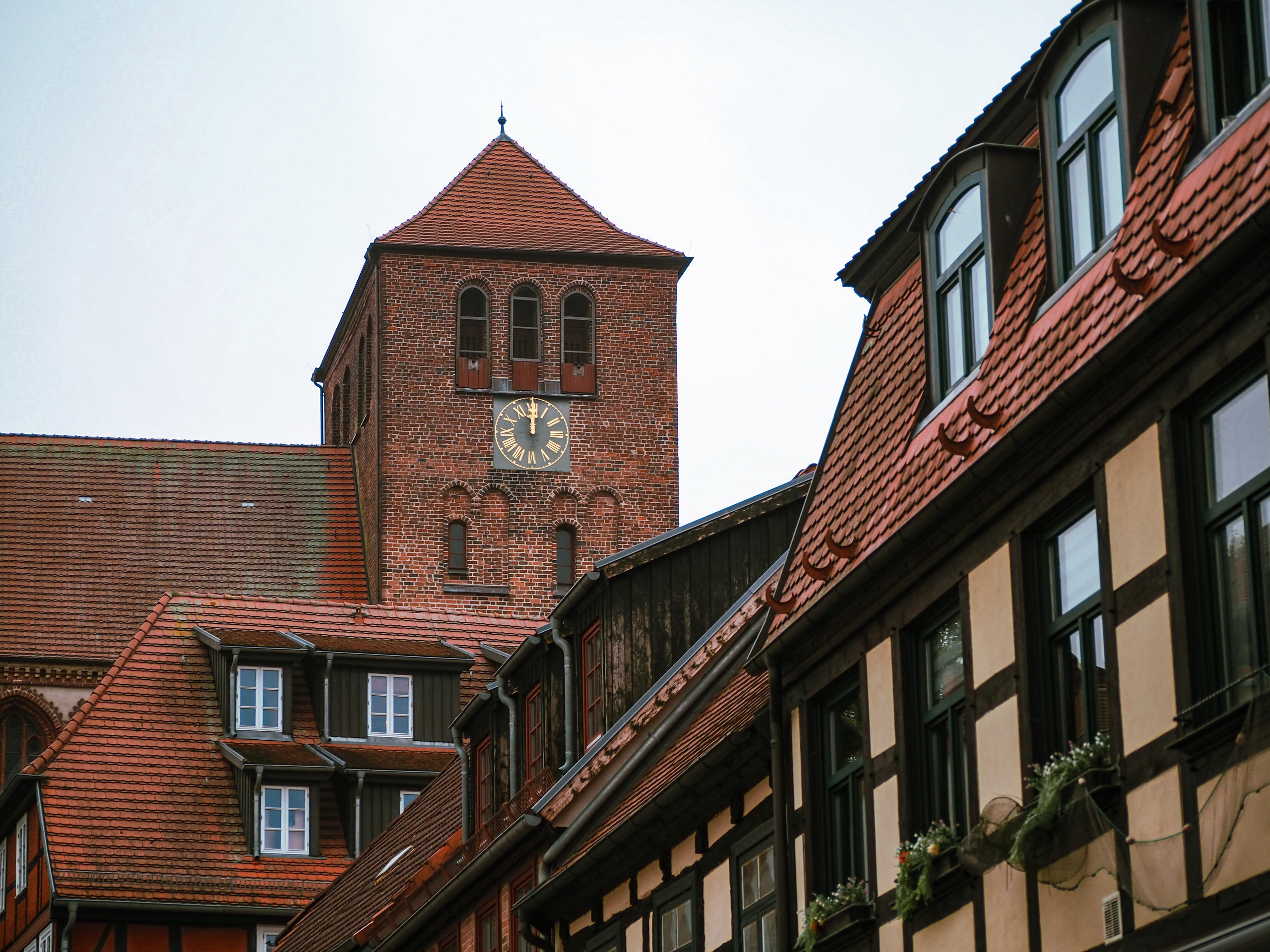 Мы посетили Варен в ноябре, поэтому было по-осеннему мрачно, но такая погода даже даже придала городу свой шарм