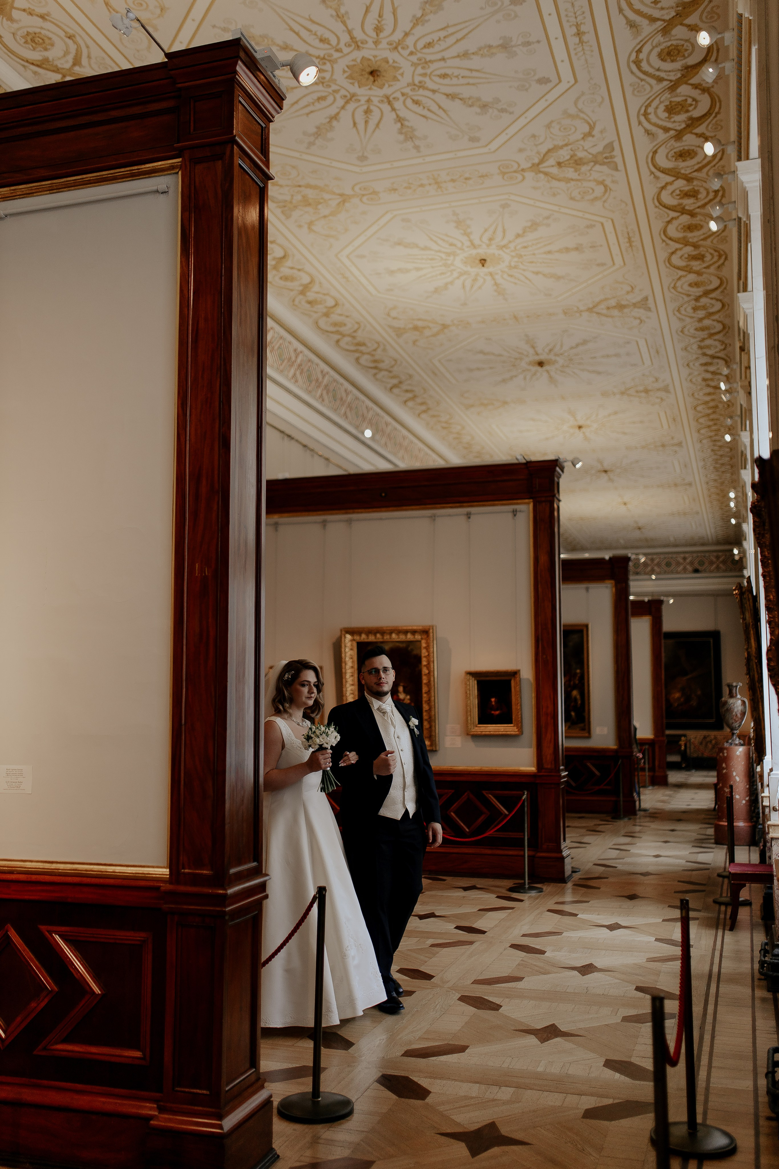 Свадебные фотографии из Эрмитажа. Фотограф в Санкт-Петербурге Лиза Семченкова