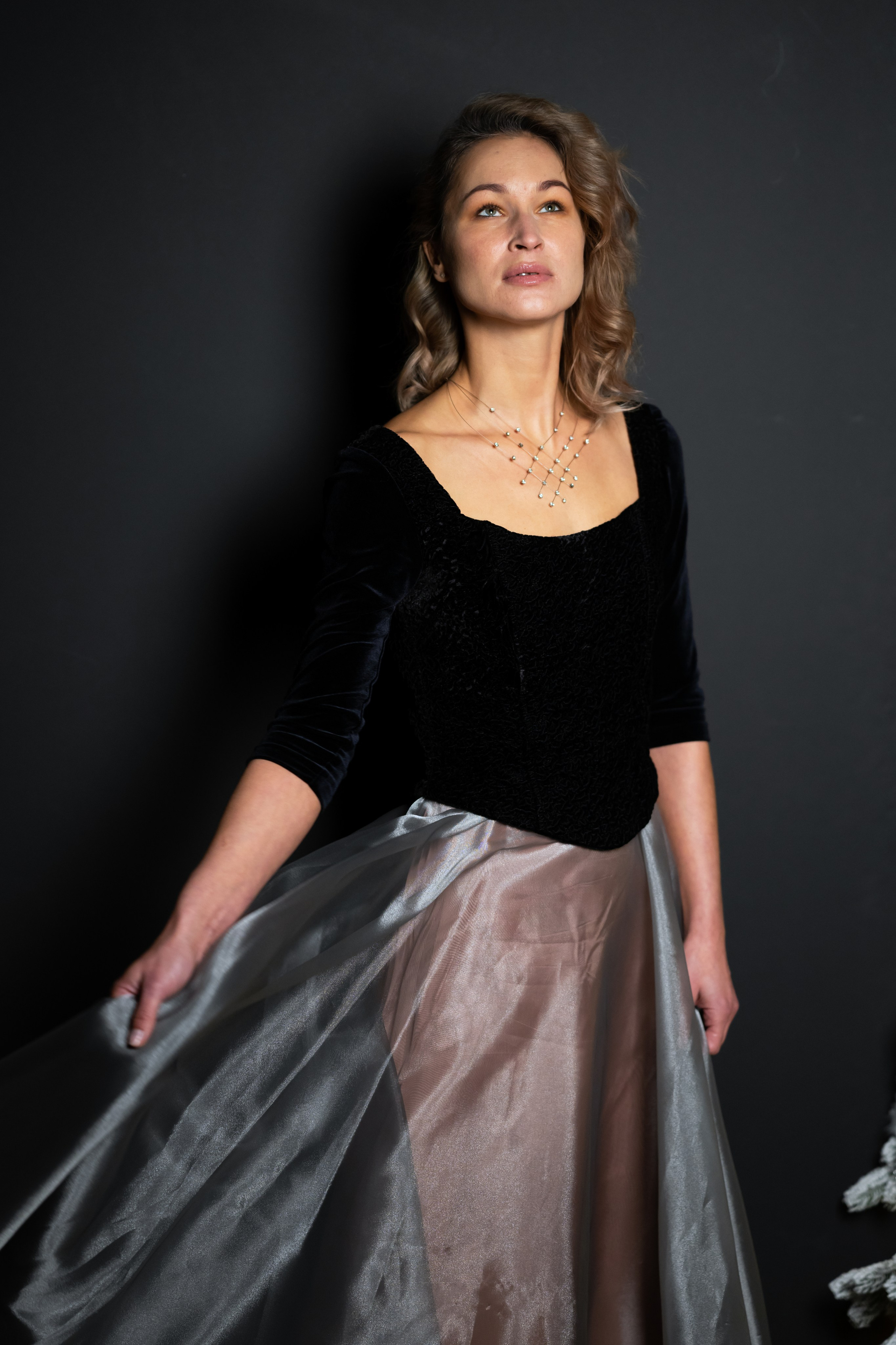 Новогодняя фотосессия девушки в студии