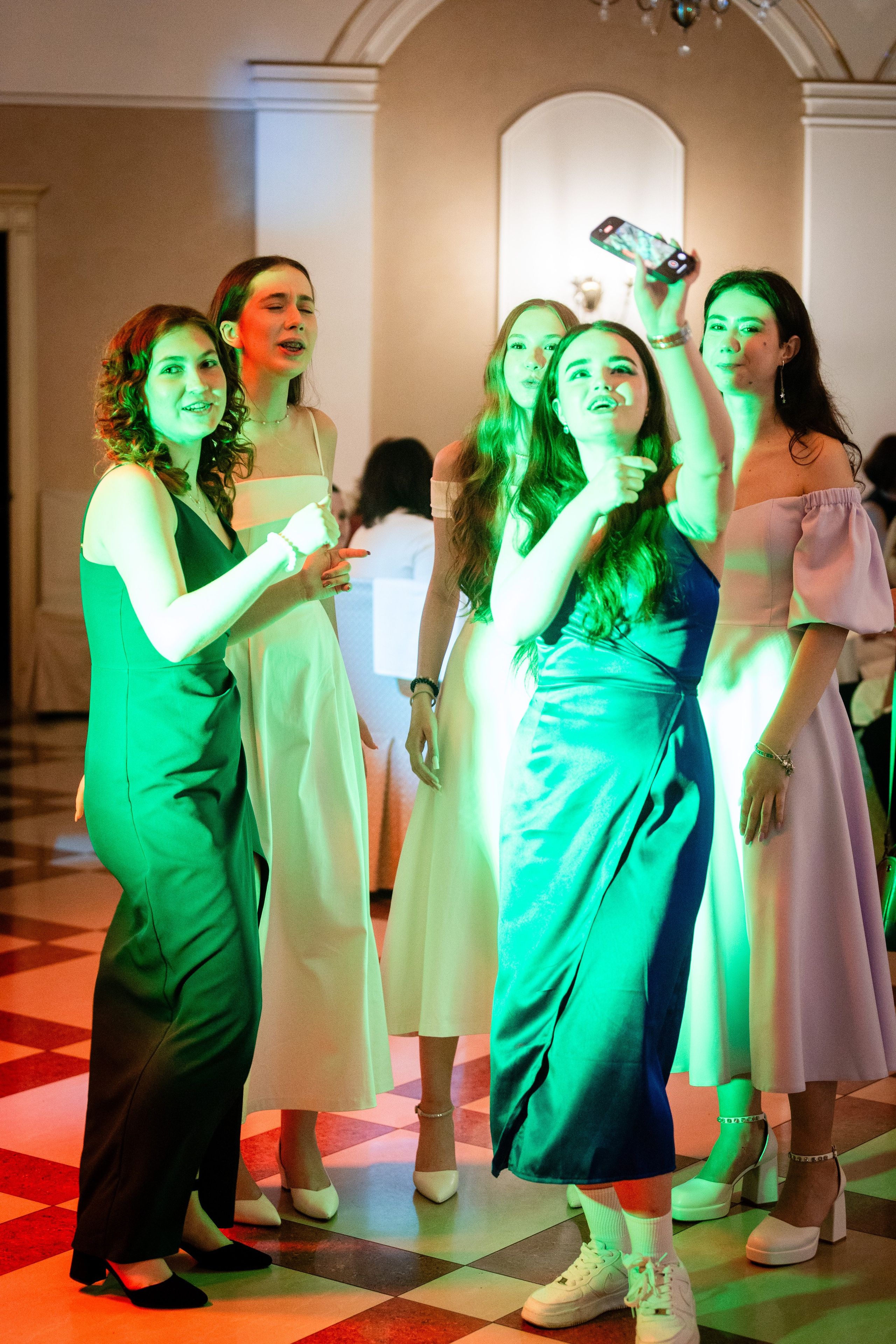 Школьный выпускной. Детский фотограф видеограф в Хабаровске Михаил Орлов