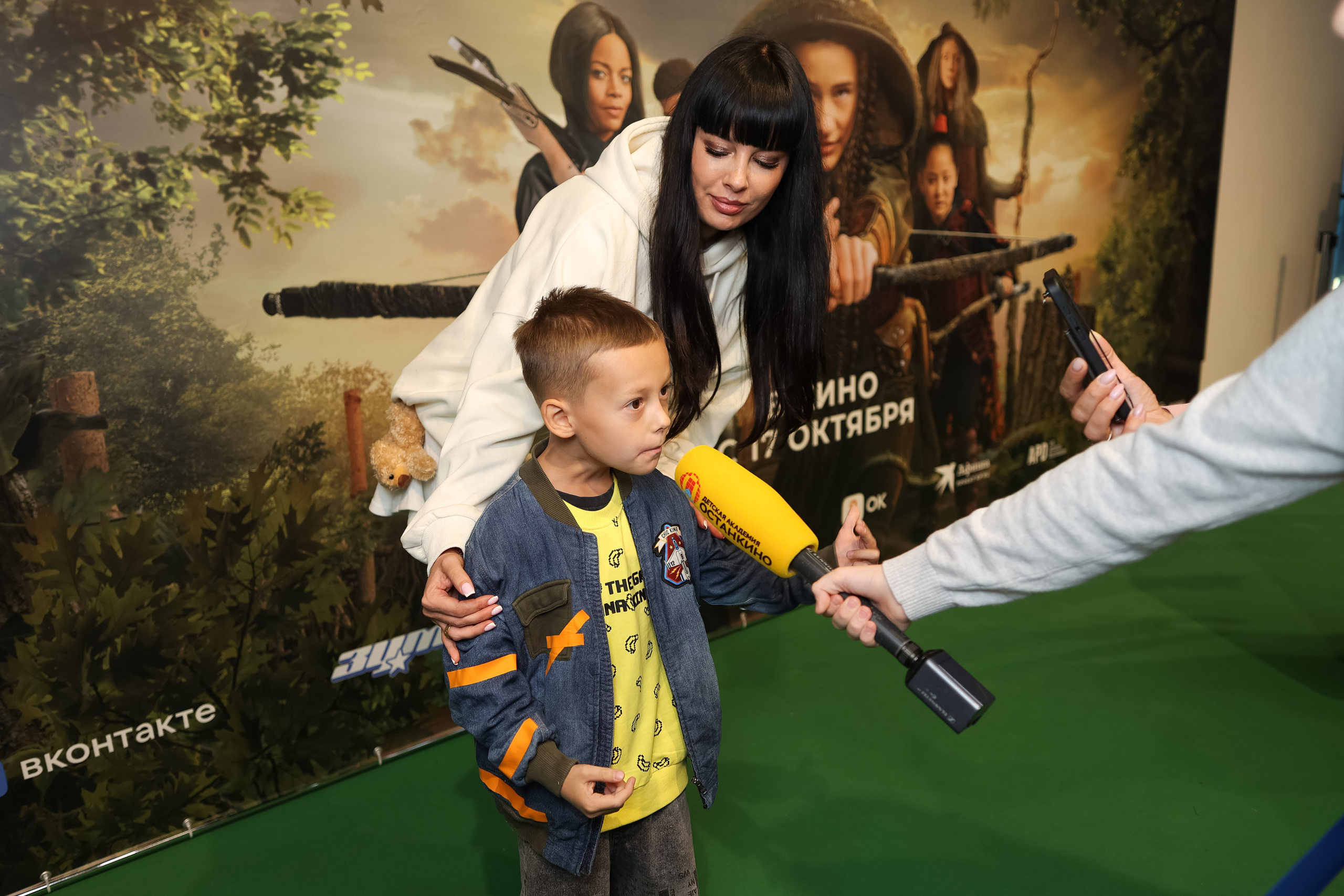 Школа «Останкино» на премьере Робин Гуд. Репортажный фотограф видеограф в Москве Ольга Плаксина