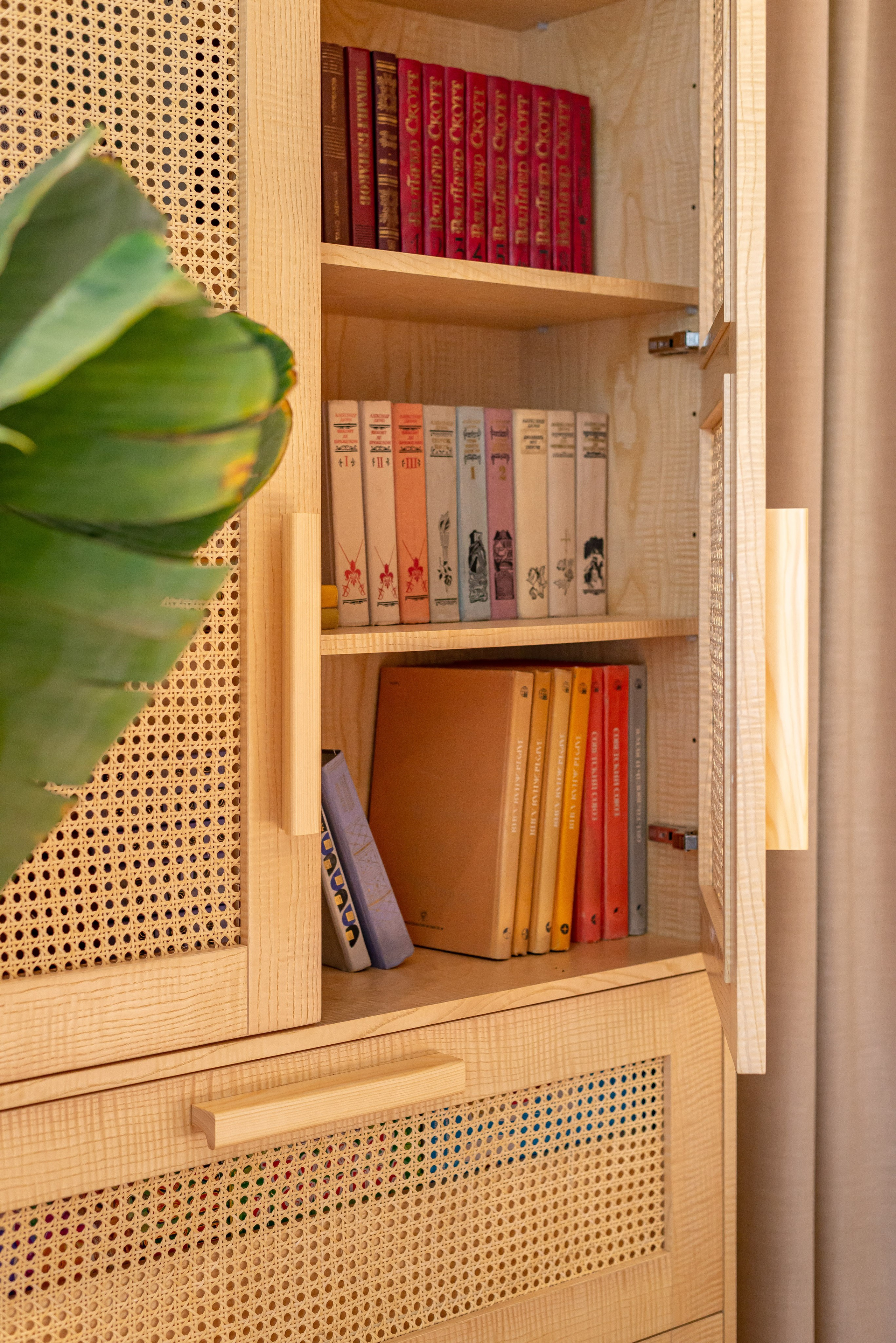 Спальня для телепроекта Большие Перемены на канале Россия 1. Интерьерная съёмка и виртуальные туры — Интерьерный фотограф Кузнецов Сергей (photopixiq)