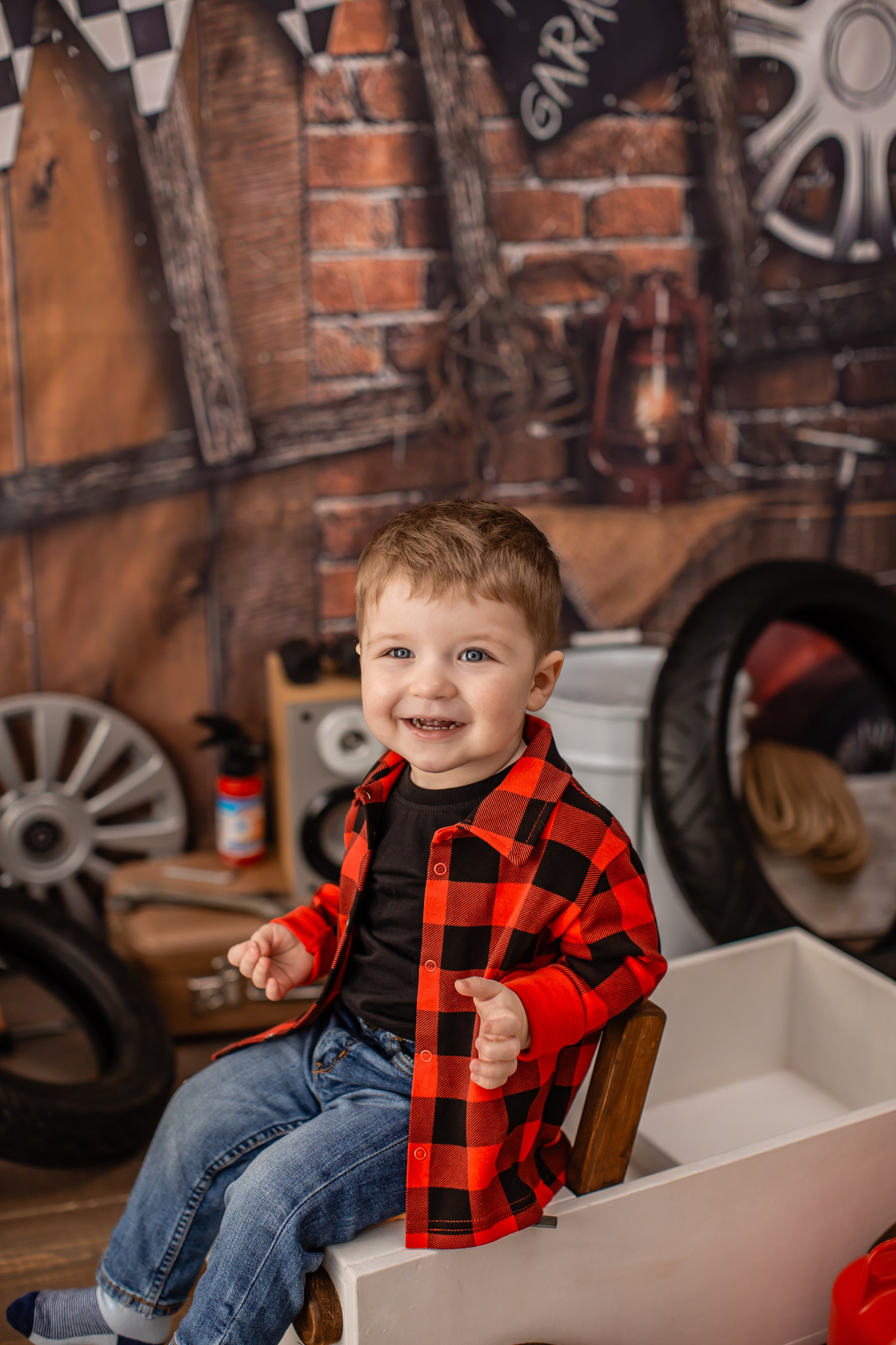 Фотодень " ГАРАЖ «(для 1-4 года) 20.09.26 г запись идёт. Детский семейный фотограф на первый годик город Новосибирск Дымова Светлана пакеты всё включено 1-3 года