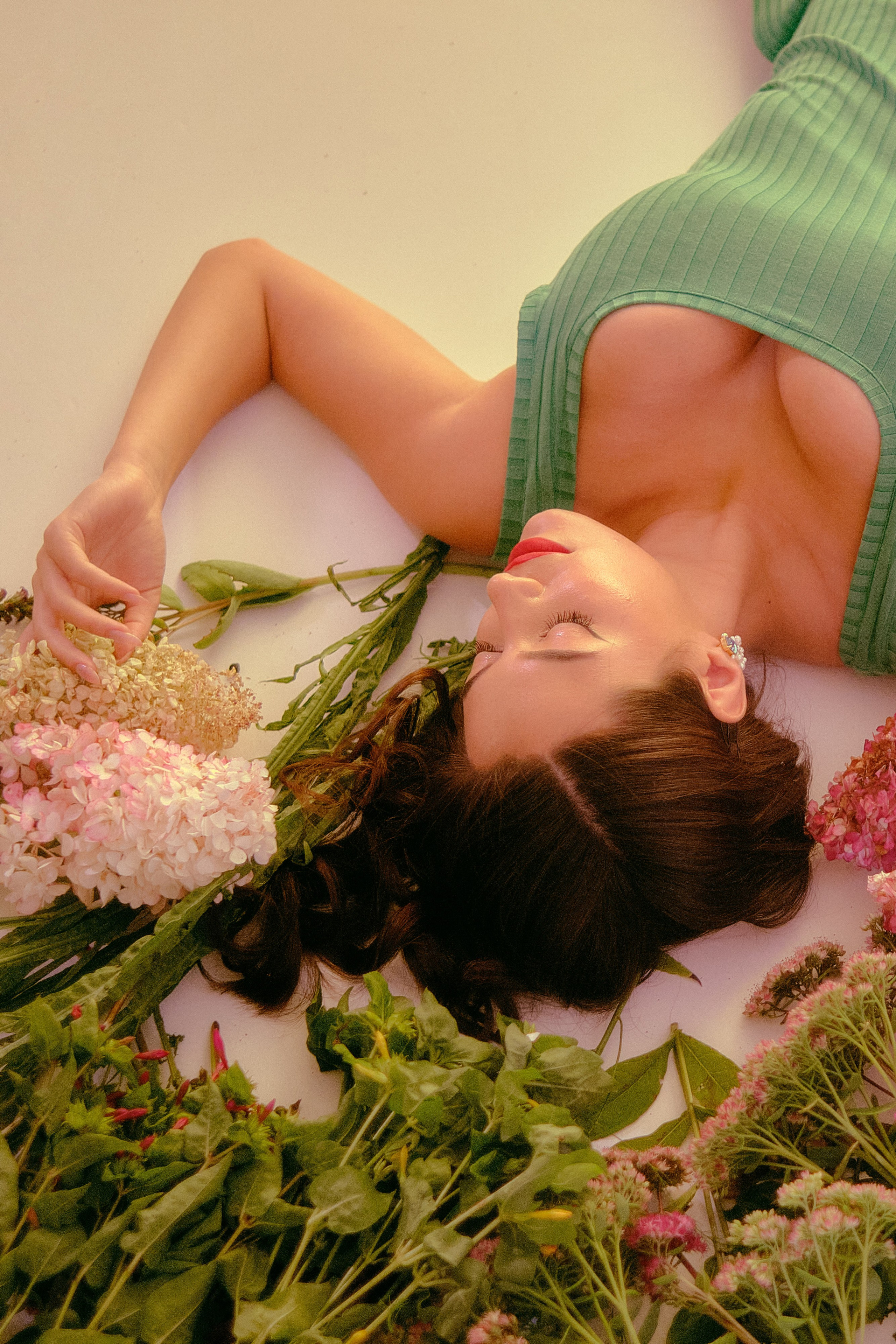 Индивидуальная съёмка в Твери, портреты я цветным светом, атмосферно, рефы с цветным светом