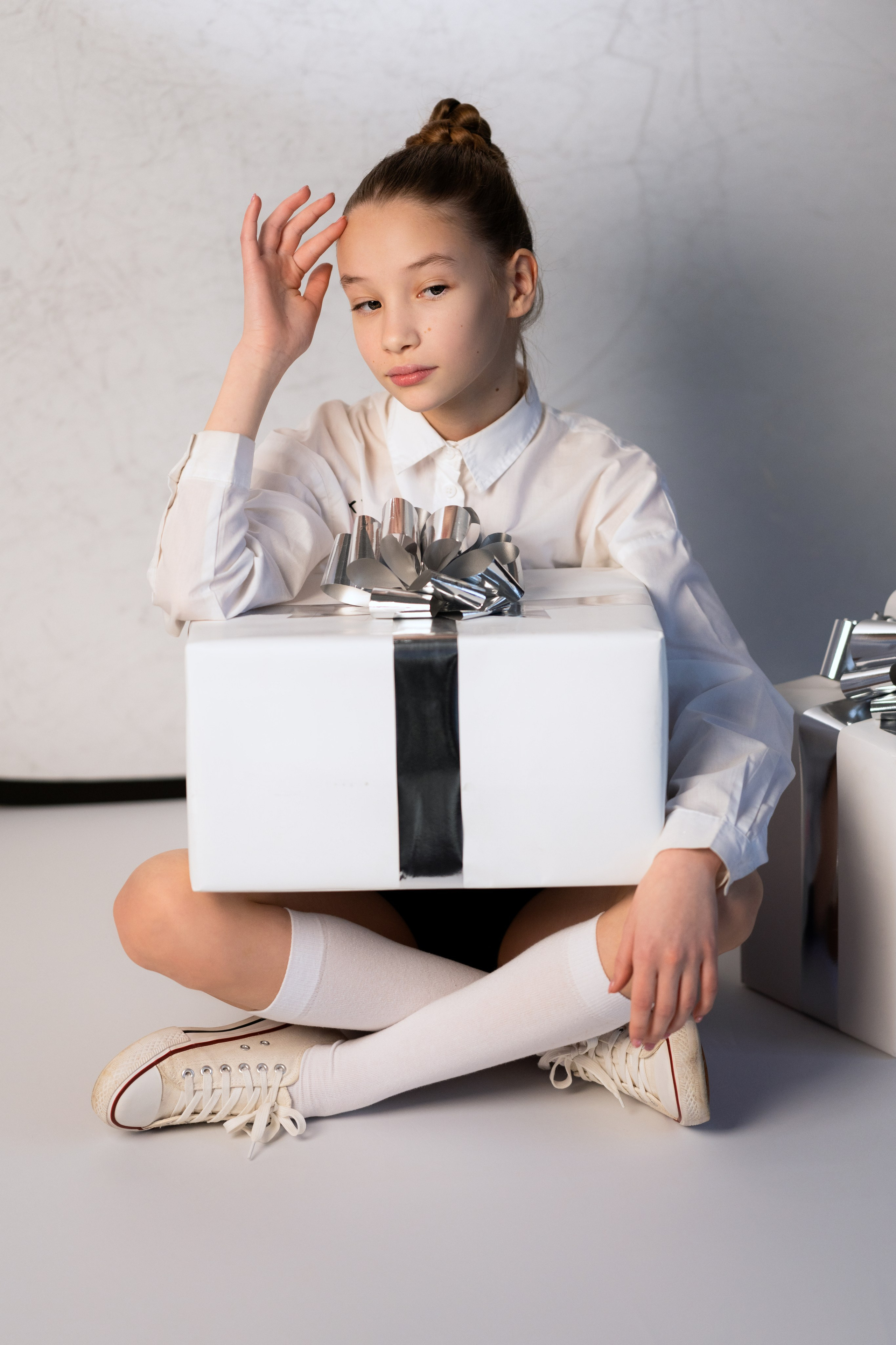 Адель. Девочка в шортах