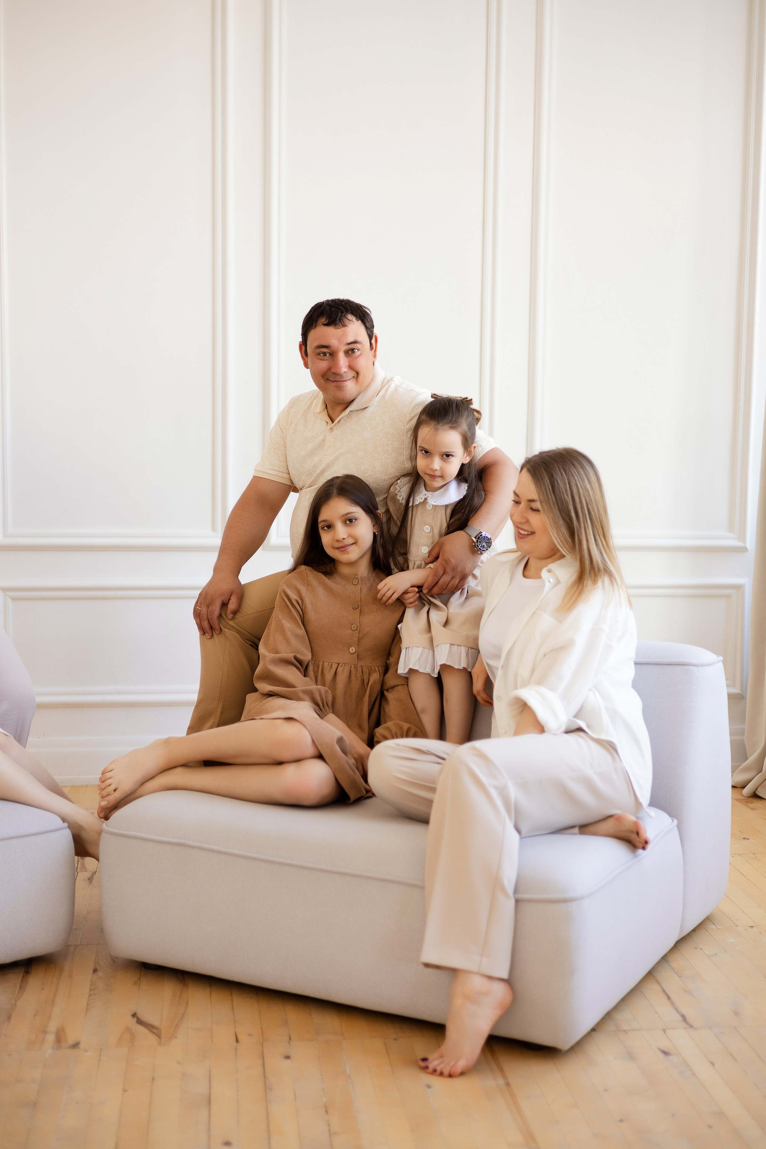 Съемка большой семьи в студии SVET. Семейный фотограф в Екатеринбурге Маргарита Курносова