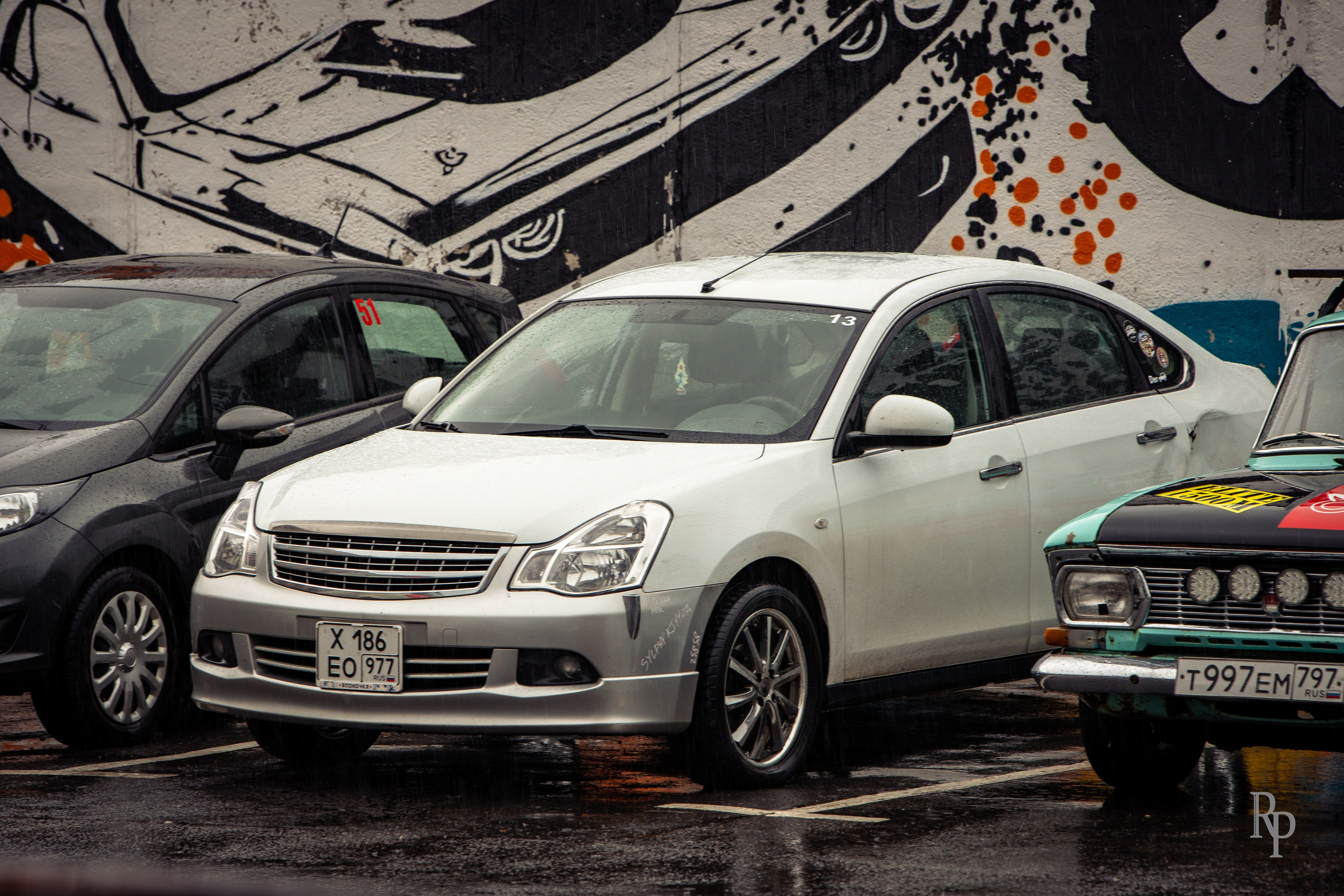 SHOWDOWN. Rusty Photographer