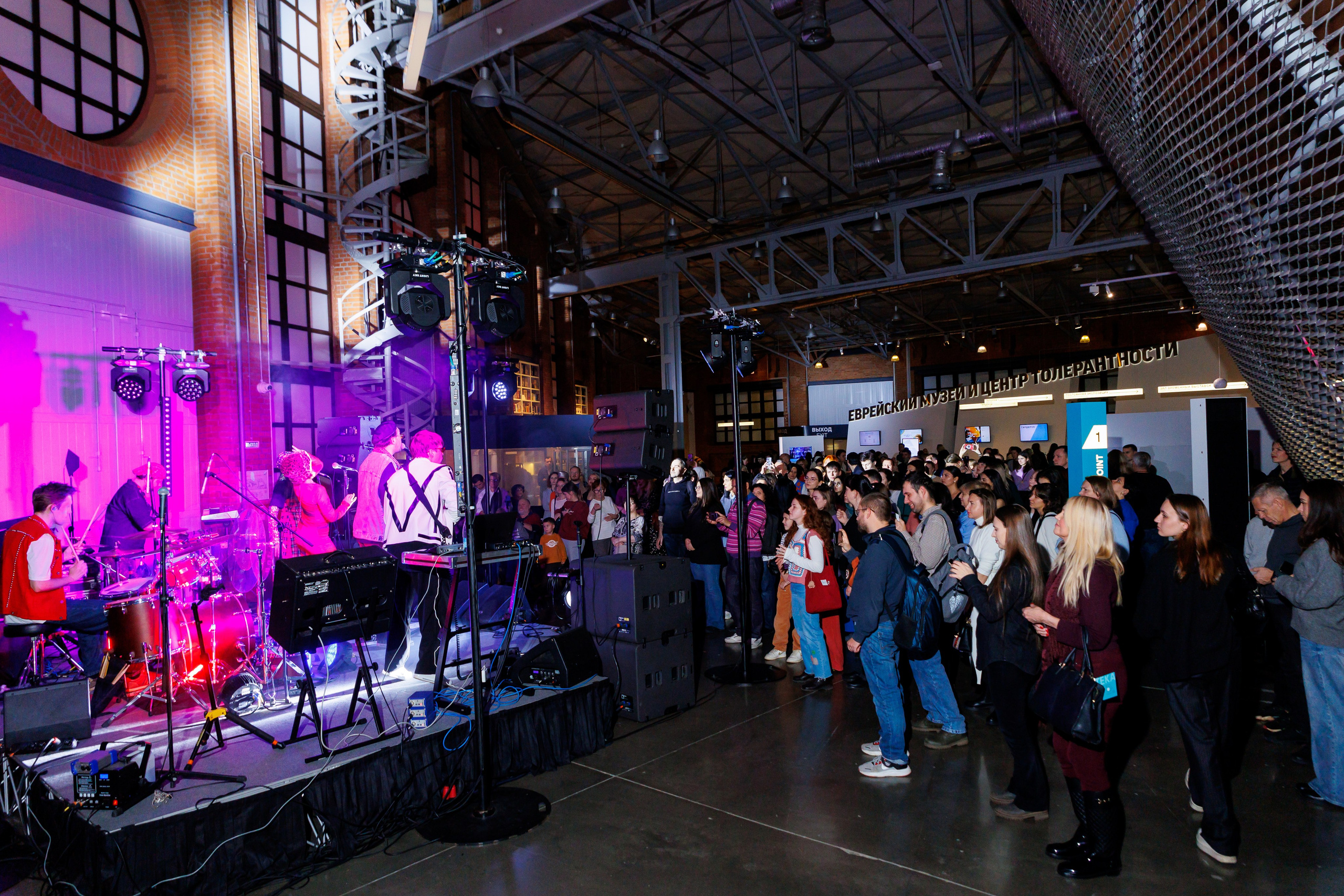 Мероприятия посвященные открытию выставки Иосиф Бродский — Место не хуже любого. Фотограф Иван Недорез