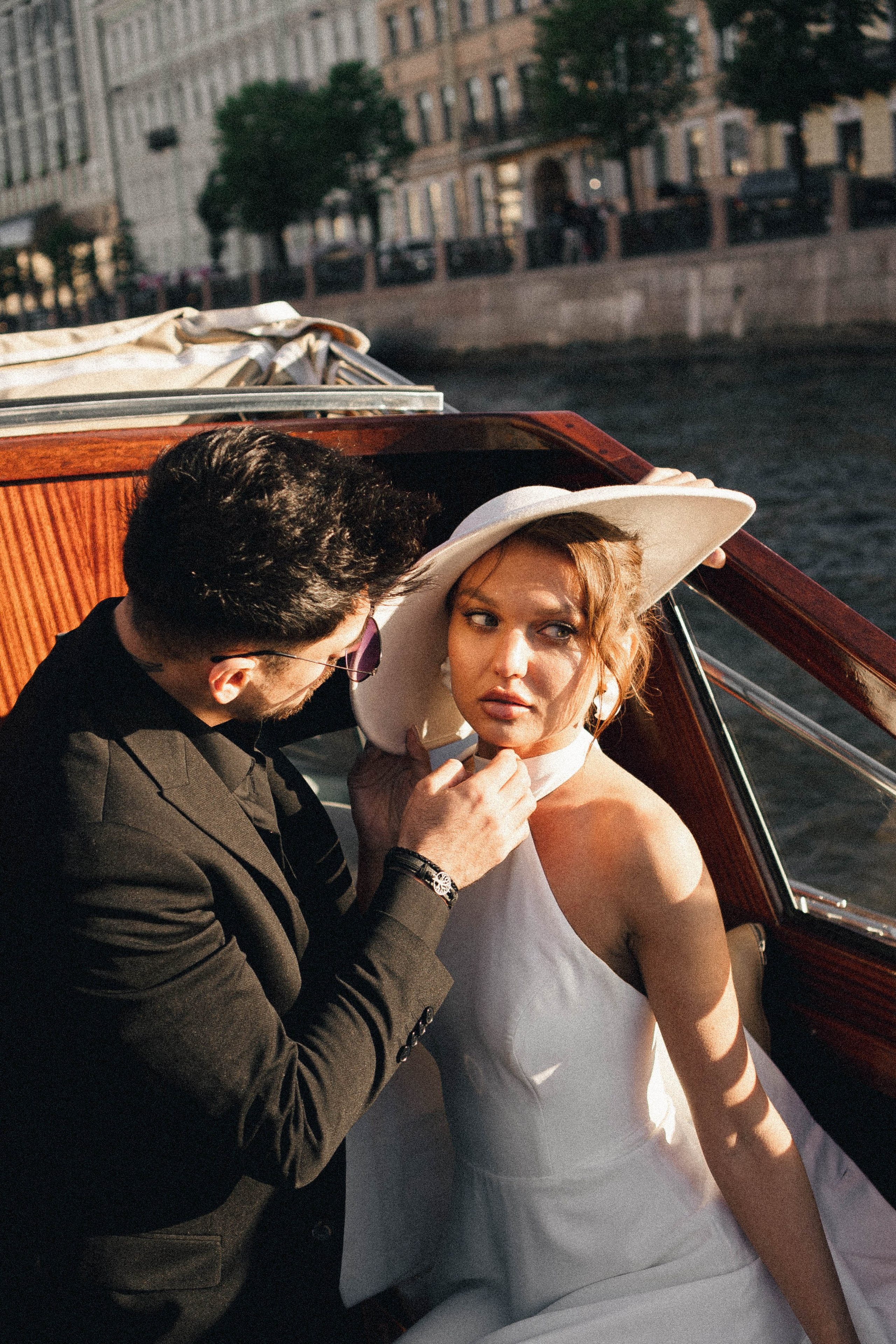 СВАДЕНБНАЯ СЬЕМКА НА КАТЕРЕ ПО КАНАЛАМ САНКТ-ПЕТЕРБУРГА И В АКВАТОРИИ НЕВЫ. Профессиональный фотограф, Санкт-Петербург — Виктория Богомолова
