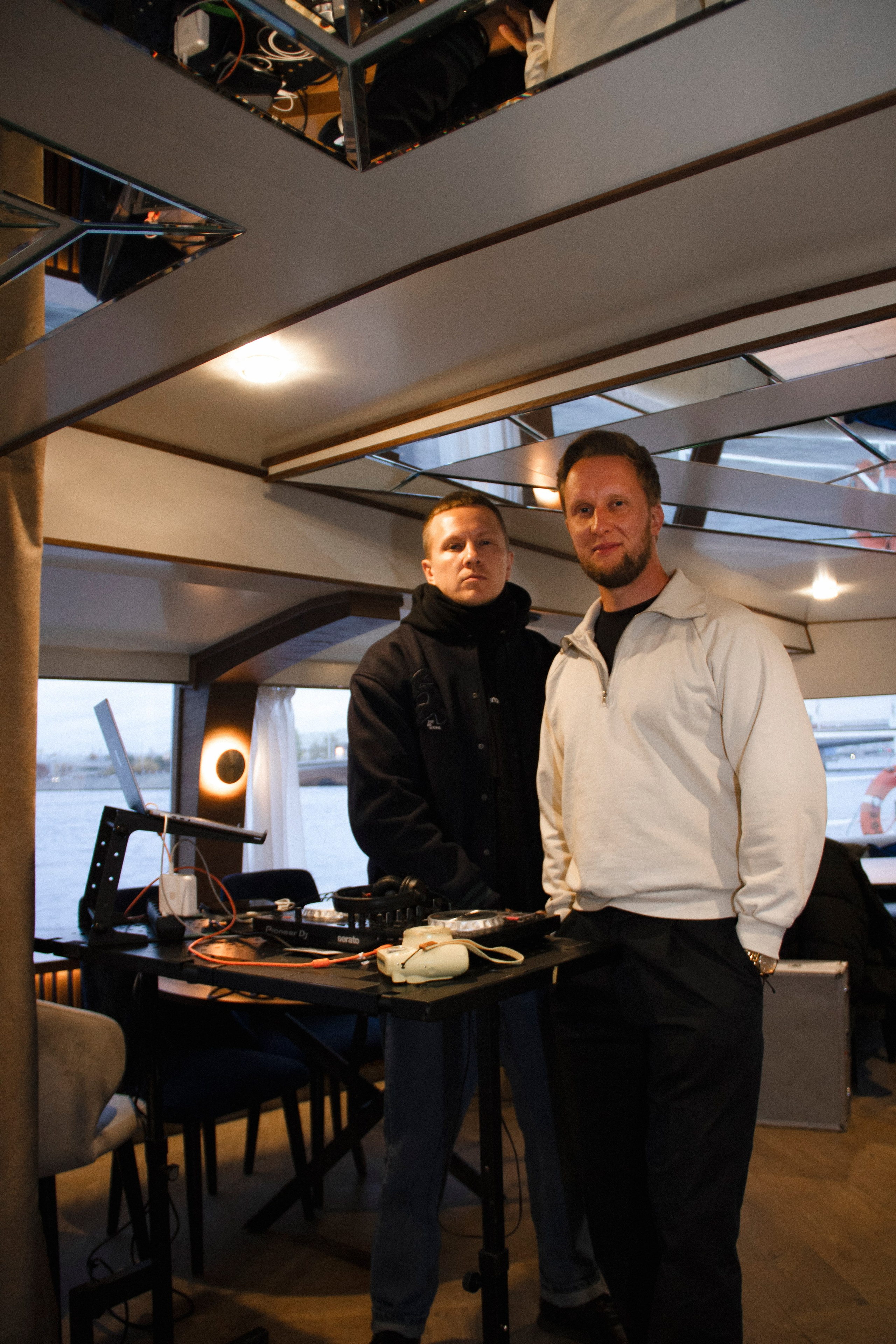 Съемка для сайта аренды катеров в Санкт-Петербурге, подготовка к свадебной прогулке по рекам и каналам. Фотограф в Санкт-Петербурге Смирнова Диана