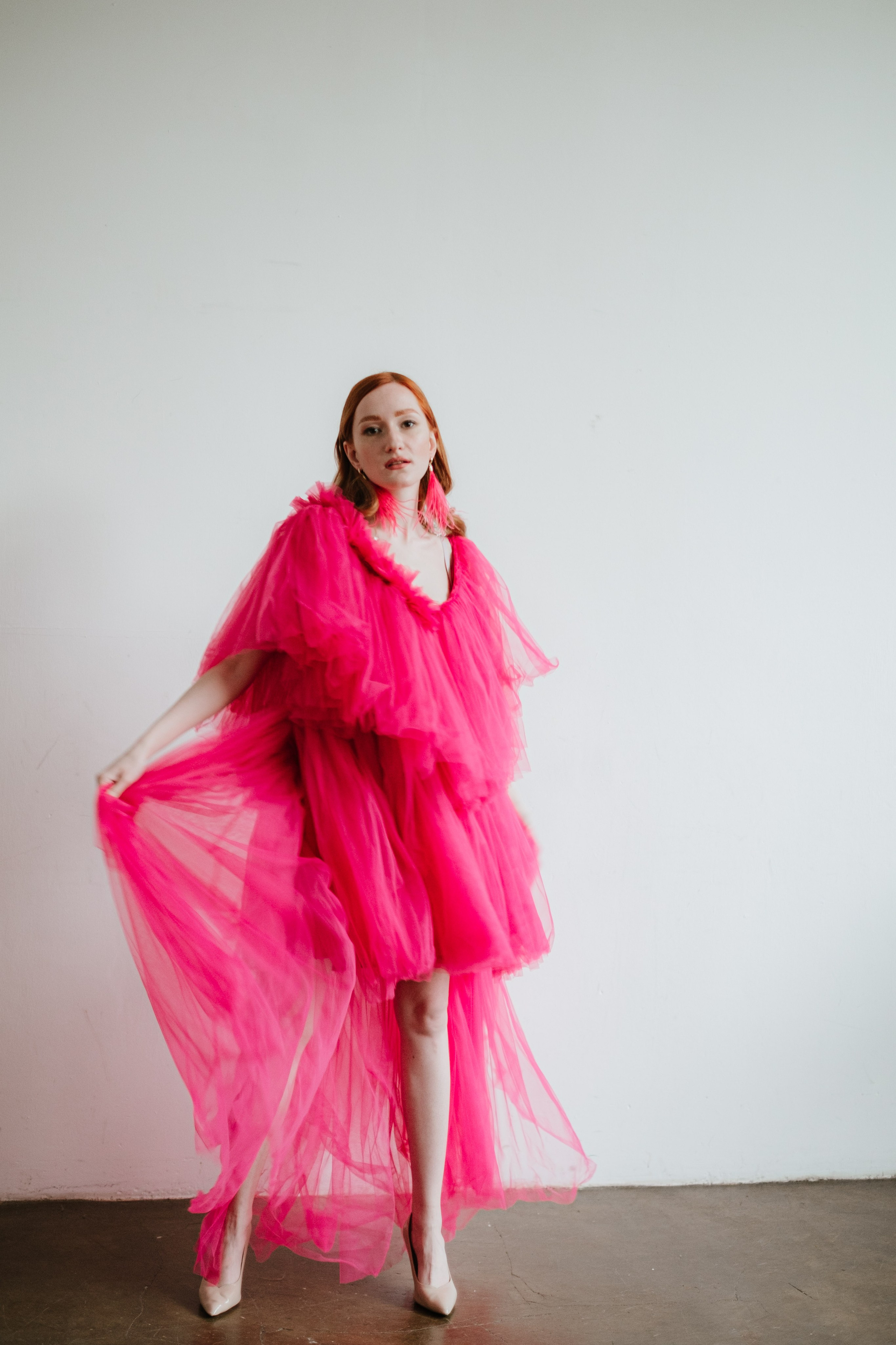 Фотосессия с платьем в студии. Портреты студия Москва. Модельные тесты. Lovestory студия в Москве. Женсий фотограф