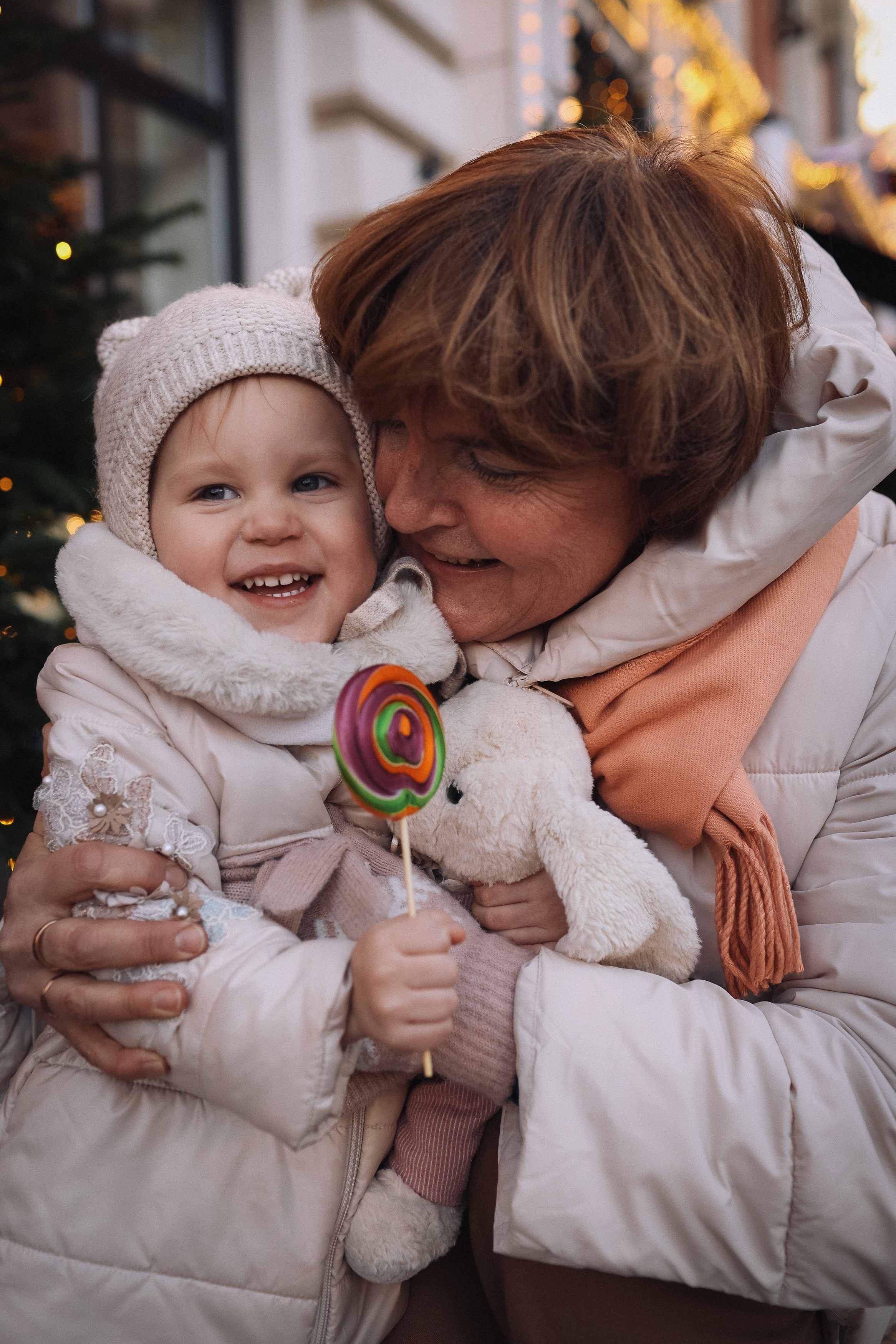 Вместе с бабушкой Света Жанна и малышка Лиза. Фотограф Владимир Москва