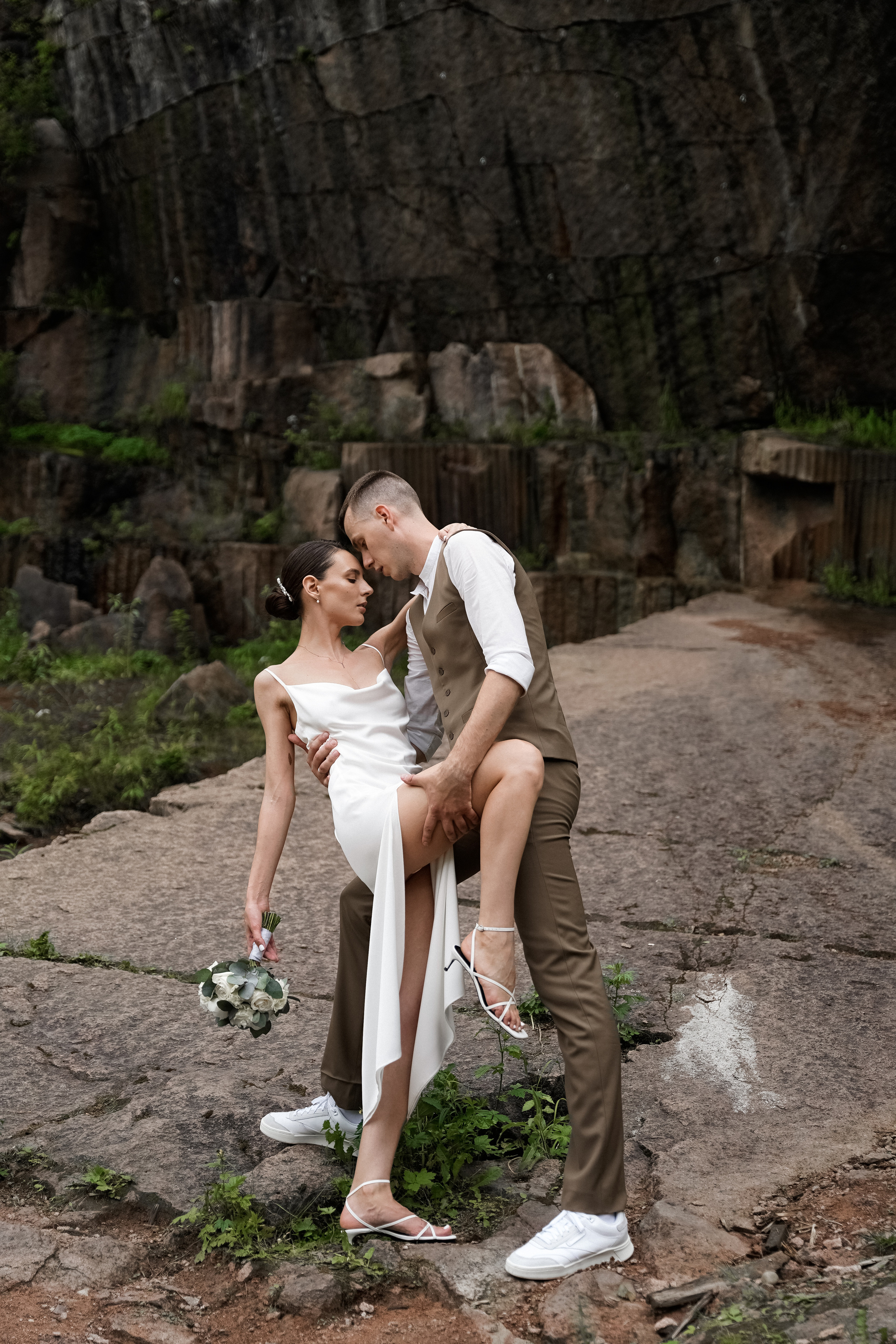 Дело было в полдень. VISUAL ARTIST · KRONGAUZ ANASTASIA