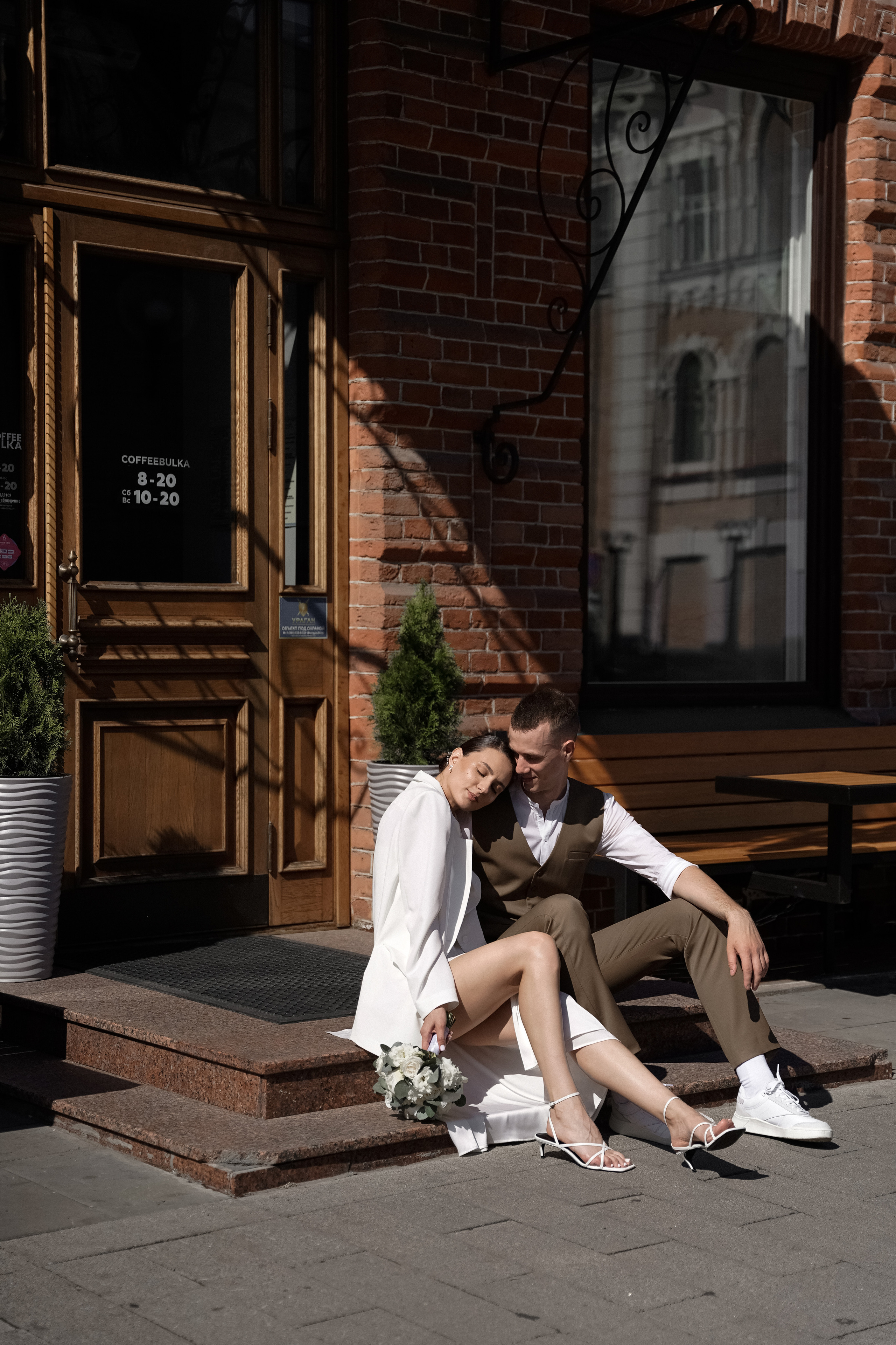 Дело было в полдень. VISUAL ARTIST · KRONGAUZ ANASTASIA