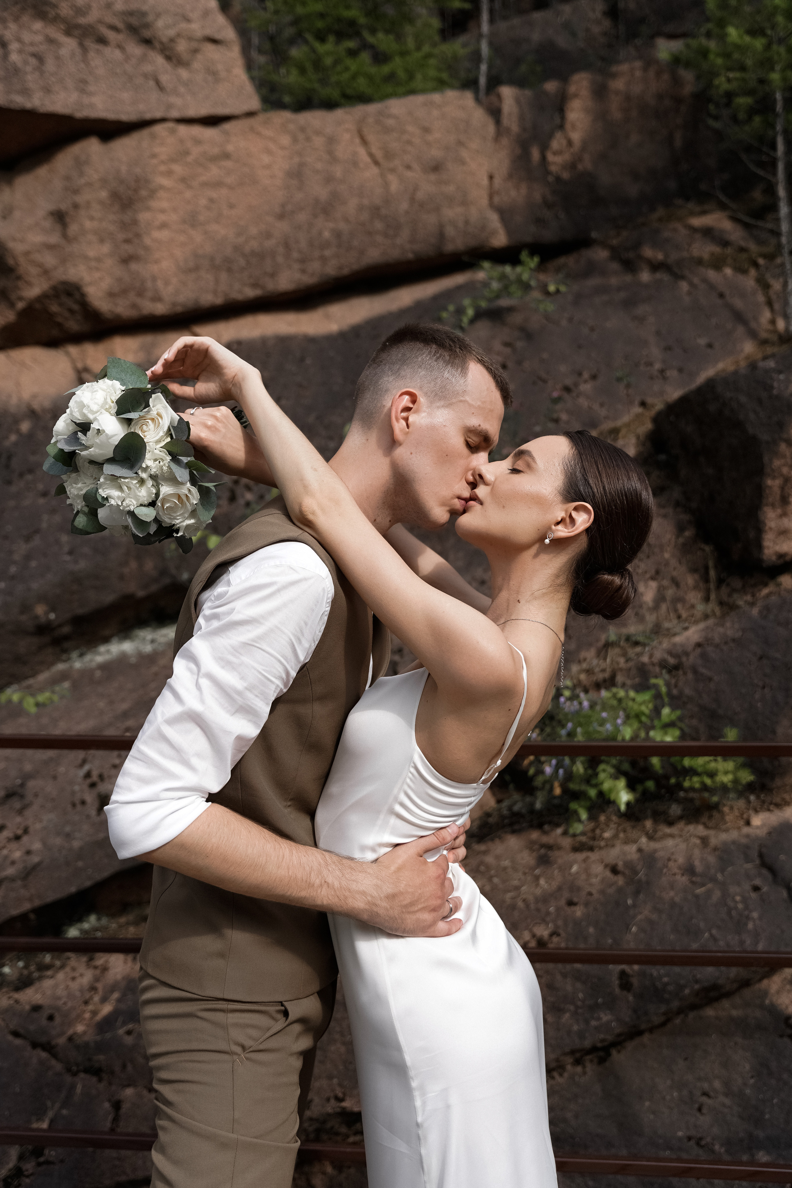 Дело было в полдень. VISUAL ARTIST · KRONGAUZ ANASTASIA