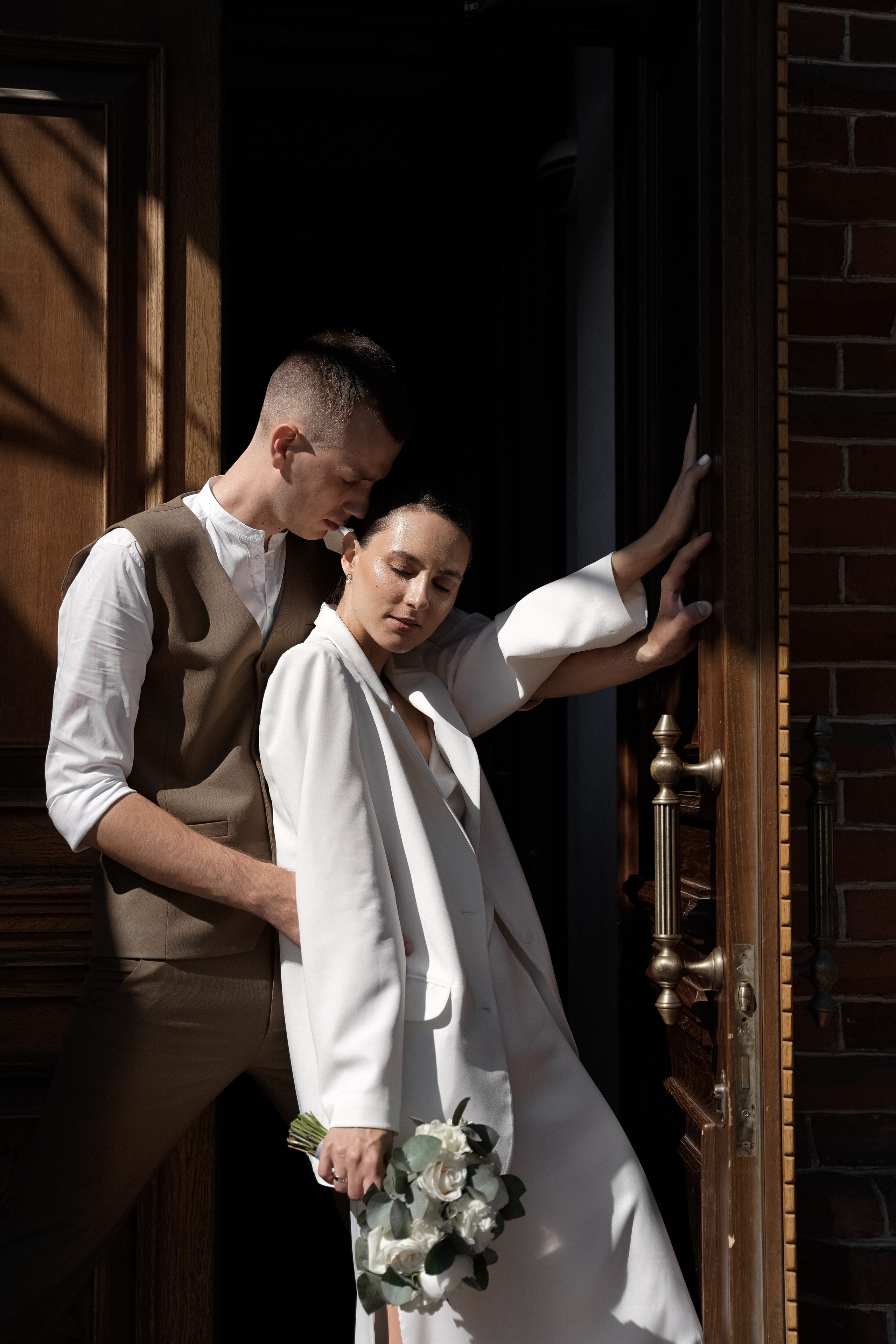 Дело было в полдень. VISUAL ARTIST · KRONGAUZ ANASTASIA